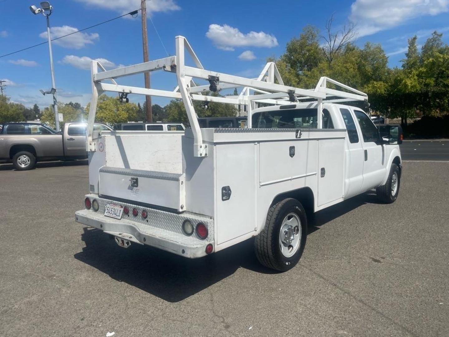 2015 White Ford F-350 Super Duty XL (1FD8X3E64FE) with an 6.2L 6.2L Flex Fuel V8 385hp 405ft. lbs. Sequential Electronic Fuel Injection engine, 6-Speed Shiftable Automatic transmission, located at 800 Riverside Ave, Roseville, CA, 95678, 916-773-4549 & Toll Free: 866-719-4393, 38.732265, -121.291039 - Photo#4