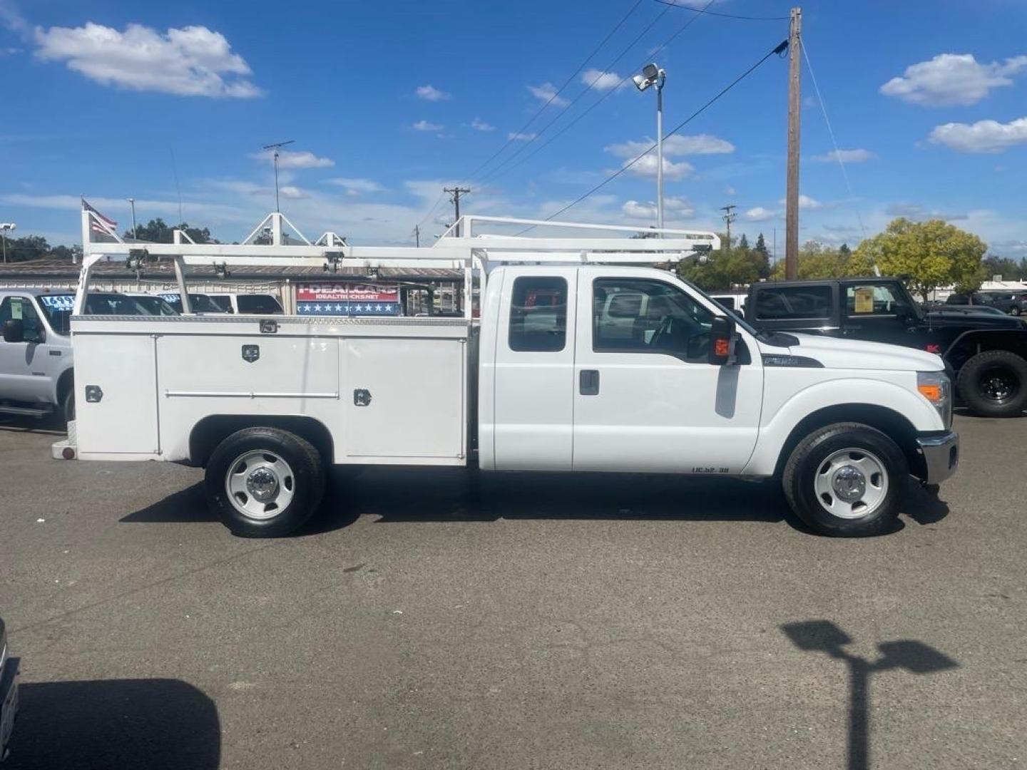 2015 White Ford F-350 Super Duty XL (1FD8X3E64FE) with an 6.2L 6.2L Flex Fuel V8 385hp 405ft. lbs. Sequential Electronic Fuel Injection engine, 6-Speed Shiftable Automatic transmission, located at 800 Riverside Ave, Roseville, CA, 95678, 916-773-4549 & Toll Free: 866-719-4393, 38.732265, -121.291039 - Photo#5