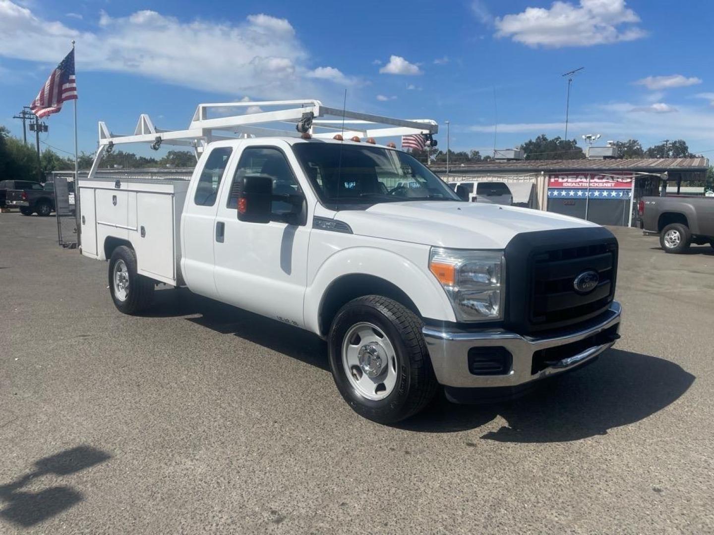 2015 White Ford F-350 Super Duty XL (1FD8X3E64FE) with an 6.2L 6.2L Flex Fuel V8 385hp 405ft. lbs. Sequential Electronic Fuel Injection engine, 6-Speed Shiftable Automatic transmission, located at 800 Riverside Ave, Roseville, CA, 95678, 916-773-4549 & Toll Free: 866-719-4393, 38.732265, -121.291039 - Photo#6