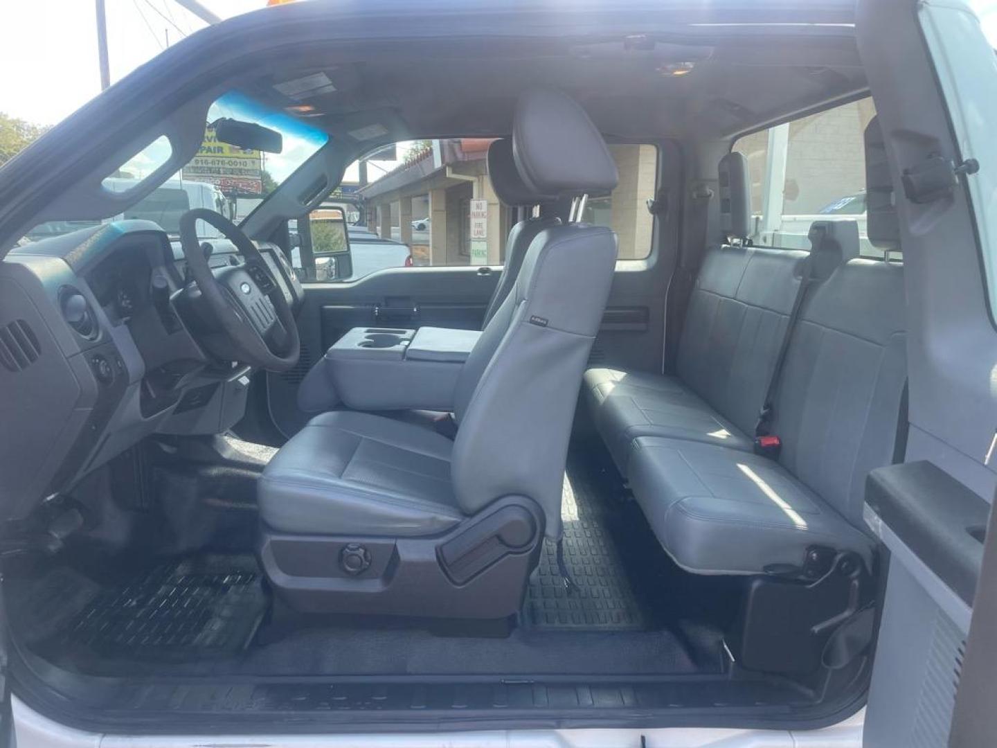 2015 White Ford F-350 Super Duty XL (1FD8X3E64FE) with an 6.2L 6.2L Flex Fuel V8 385hp 405ft. lbs. Sequential Electronic Fuel Injection engine, 6-Speed Shiftable Automatic transmission, located at 800 Riverside Ave, Roseville, CA, 95678, 916-773-4549 & Toll Free: 866-719-4393, 38.732265, -121.291039 - Photo#9
