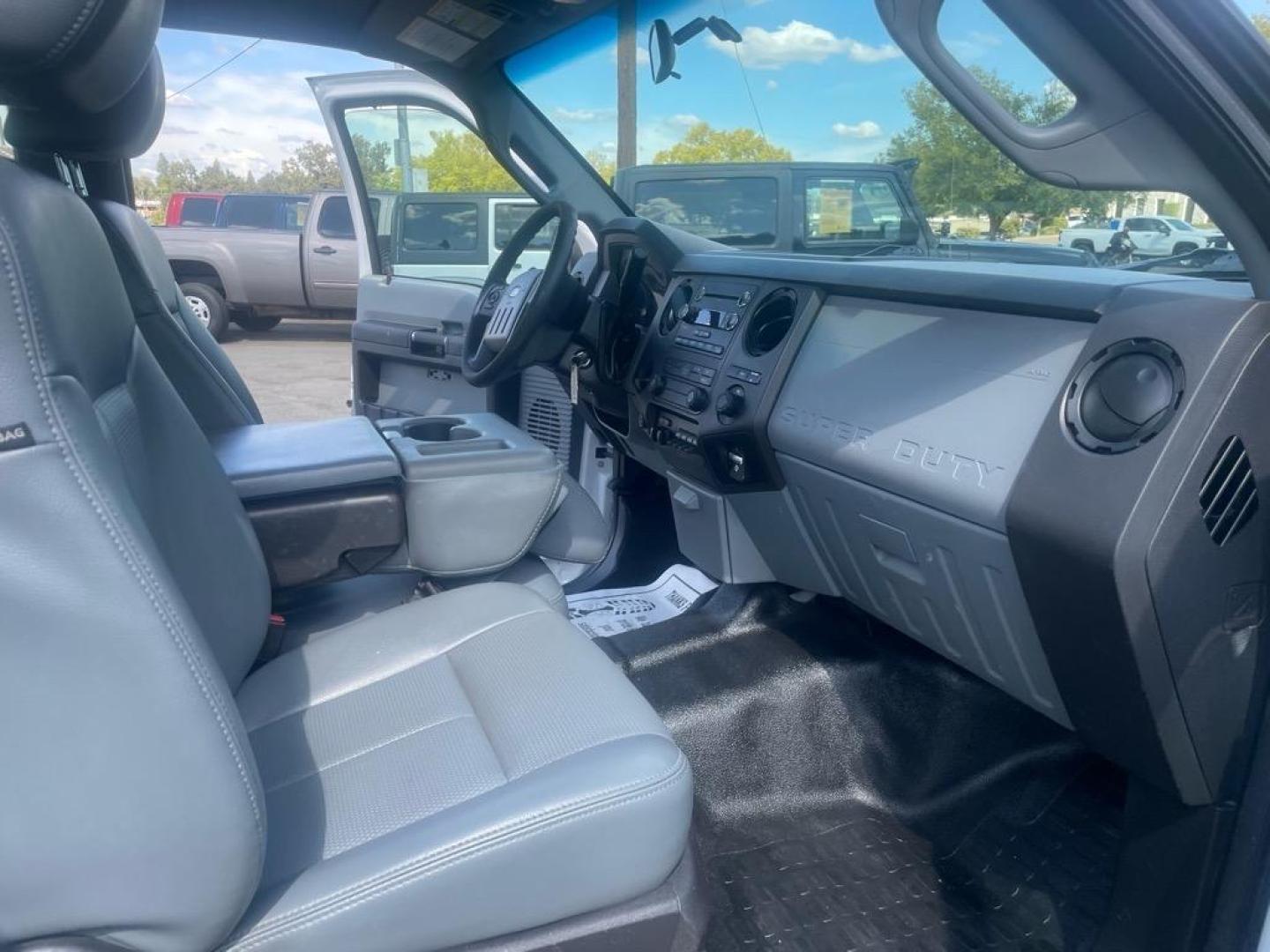 2015 White Ford F-350 Super Duty XL (1FD8X3E64FE) with an 6.2L 6.2L Flex Fuel V8 385hp 405ft. lbs. Sequential Electronic Fuel Injection engine, 6-Speed Shiftable Automatic transmission, located at 800 Riverside Ave, Roseville, CA, 95678, 916-773-4549 & Toll Free: 866-719-4393, 38.732265, -121.291039 - Photo#12
