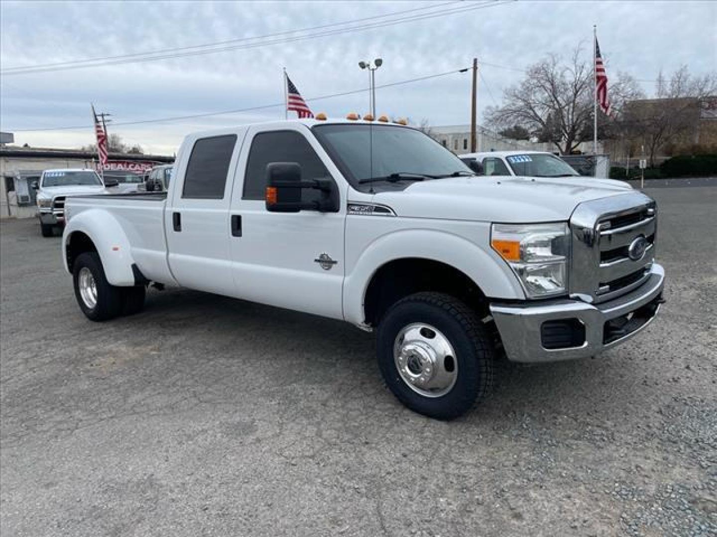 2015 Oxford White Ford F-350 Super Duty XLT (1FT8W3DT1FE) with an 6.7L Power Stroke 6.7L Biodiesel Turbo V8 440hp 860ft. lbs. Common Rail Direct Injection engine, 6-Speed Shiftable Automatic transmission, located at 800 Riverside Ave, Roseville, CA, 95678, 916-773-4549 & Toll Free: 866-719-4393, 38.732265, -121.291039 - DIESEL CREW CAB DUALLY 4X4 XLT CLEAN CARFAX - Photo#1