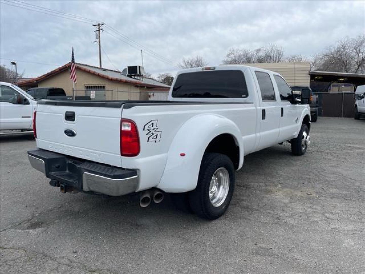 2015 Oxford White Ford F-350 Super Duty XLT (1FT8W3DT1FE) with an 6.7L Power Stroke 6.7L Biodiesel Turbo V8 440hp 860ft. lbs. Common Rail Direct Injection engine, 6-Speed Shiftable Automatic transmission, located at 800 Riverside Ave, Roseville, CA, 95678, 916-773-4549 & Toll Free: 866-719-4393, 38.732265, -121.291039 - DIESEL CREW CAB DUALLY 4X4 XLT CLEAN CARFAX - Photo#3