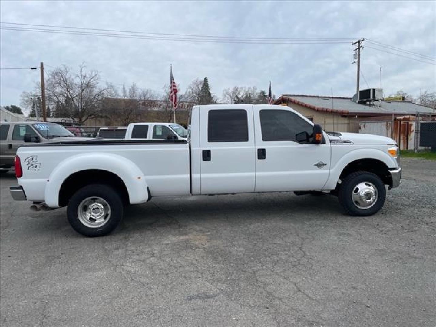 2015 Oxford White Ford F-350 Super Duty XLT (1FT8W3DT1FE) with an 6.7L Power Stroke 6.7L Biodiesel Turbo V8 440hp 860ft. lbs. Common Rail Direct Injection engine, 6-Speed Shiftable Automatic transmission, located at 800 Riverside Ave, Roseville, CA, 95678, 916-773-4549 & Toll Free: 866-719-4393, 38.732265, -121.291039 - DIESEL CREW CAB DUALLY 4X4 XLT CLEAN CARFAX - Photo#5