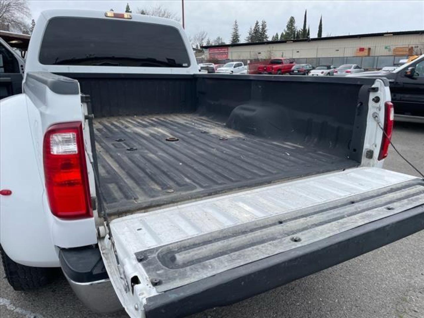 2015 Oxford White Ford F-350 Super Duty XLT (1FT8W3DT1FE) with an 6.7L Power Stroke 6.7L Biodiesel Turbo V8 440hp 860ft. lbs. Common Rail Direct Injection engine, 6-Speed Shiftable Automatic transmission, located at 800 Riverside Ave, Roseville, CA, 95678, 916-773-4549 & Toll Free: 866-719-4393, 38.732265, -121.291039 - DIESEL CREW CAB DUALLY 4X4 XLT CLEAN CARFAX - Photo#8