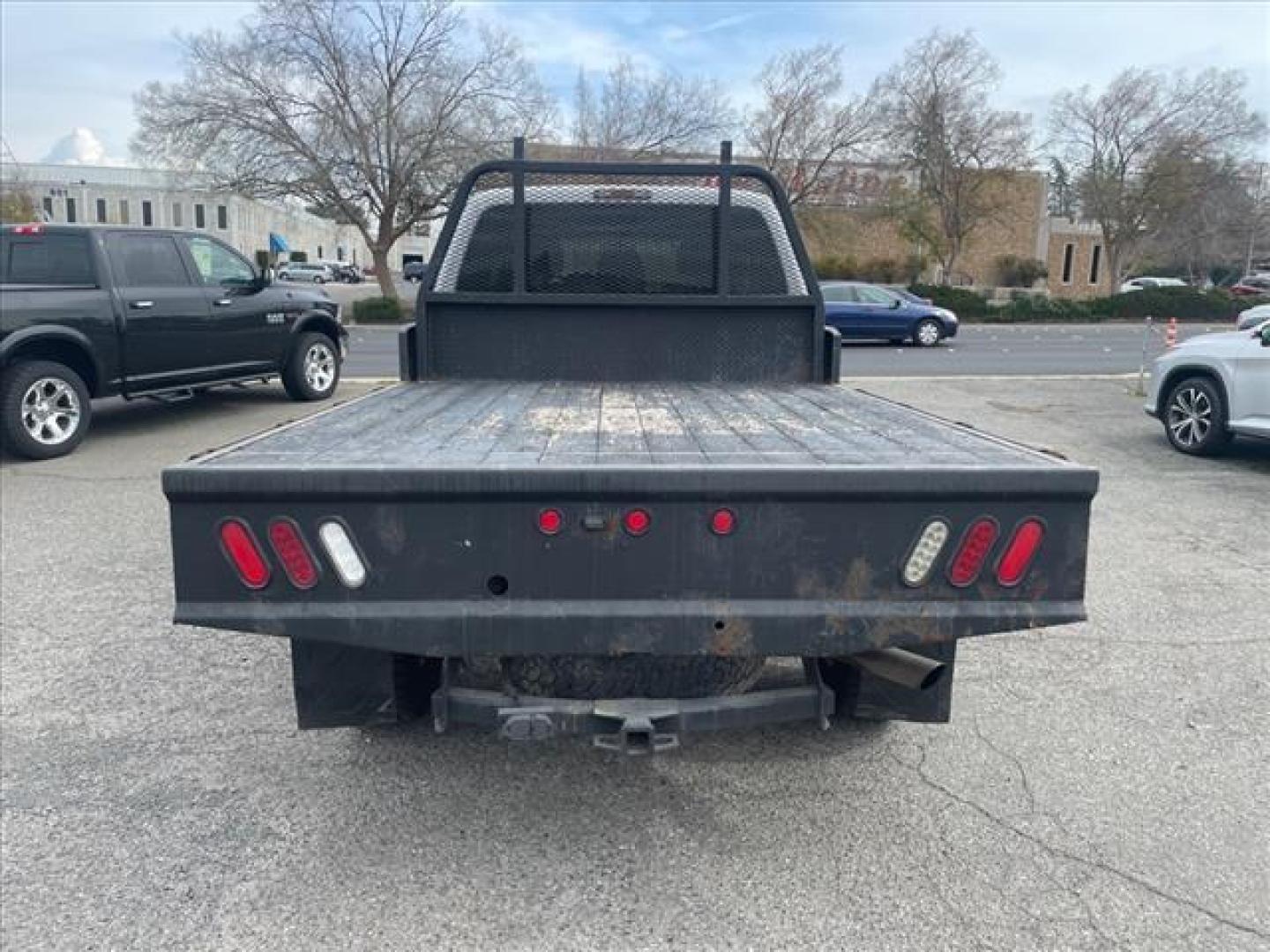 2015 Oxford White Ford F-350 Super Duty XLT (1FT8W3B62FE) with an 6.2L 6.2L Flex Fuel V8 316hp 397ft. lbs. Sequential Electronic Fuel Injection engine, 6-Speed Shiftable Automatic transmission, located at 800 Riverside Ave, Roseville, CA, 95678, 916-773-4549 & Toll Free: 866-719-4393, 38.732265, -121.291039 - 4X4 CREW CAB XLT FLATBED 8'X7' SERVICE RECORDS ON CLEAN CARFAX - Photo#9