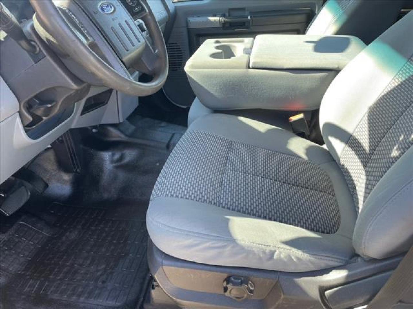 2015 Oxford White Ford F-350 Super Duty XLT (1FT8W3B62FE) with an 6.2L 6.2L Flex Fuel V8 316hp 397ft. lbs. Sequential Electronic Fuel Injection engine, 6-Speed Shiftable Automatic transmission, located at 800 Riverside Ave, Roseville, CA, 95678, 916-773-4549 & Toll Free: 866-719-4393, 38.732265, -121.291039 - 4X4 CREW CAB XLT FLATBED 8'X7' SERVICE RECORDS ON CLEAN CARFAX - Photo#12