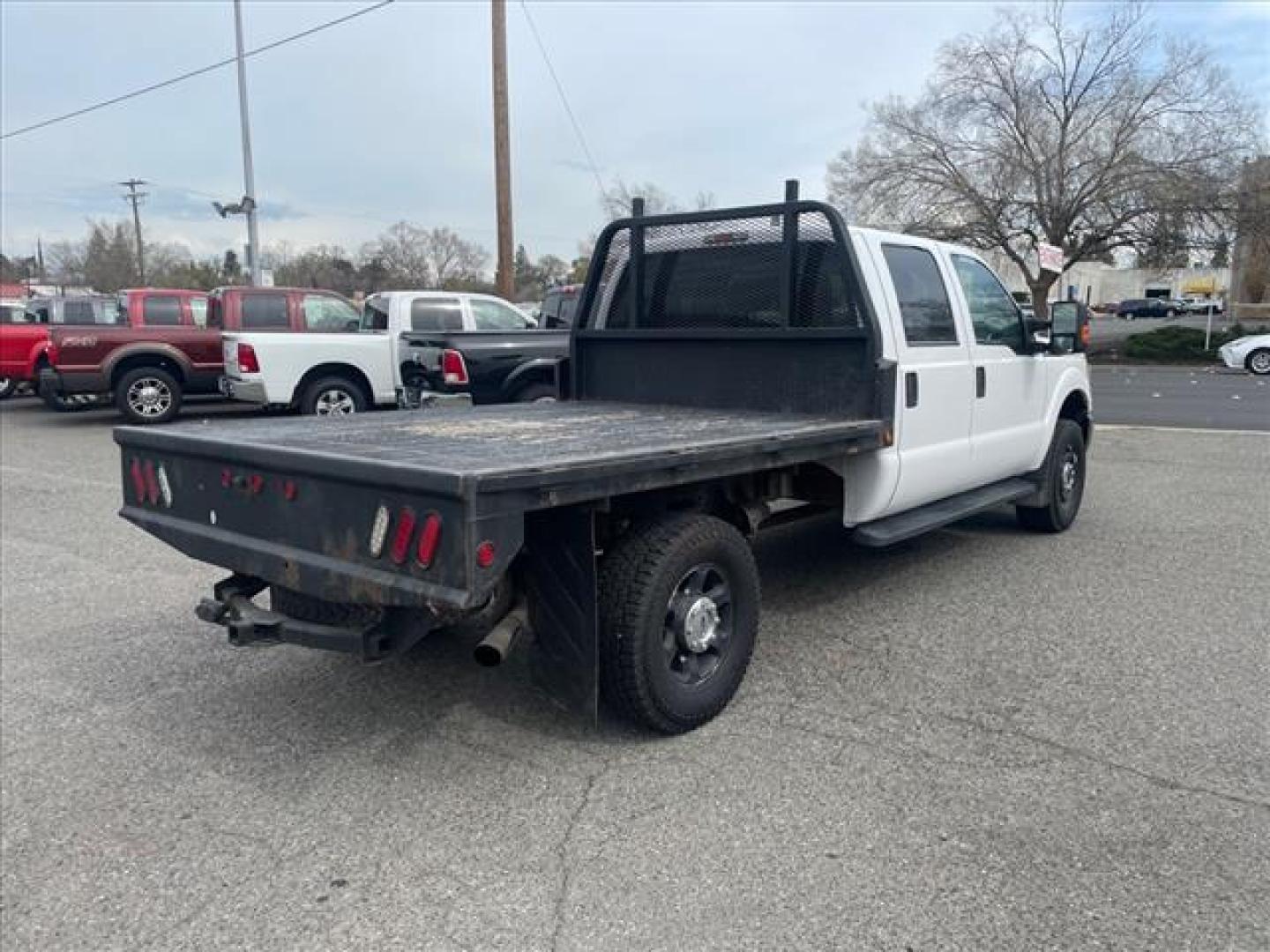 2015 Oxford White Ford F-350 Super Duty XLT (1FT8W3B62FE) with an 6.2L 6.2L Flex Fuel V8 316hp 397ft. lbs. Sequential Electronic Fuel Injection engine, 6-Speed Shiftable Automatic transmission, located at 800 Riverside Ave, Roseville, CA, 95678, 916-773-4549 & Toll Free: 866-719-4393, 38.732265, -121.291039 - 4X4 CREW CAB XLT FLATBED 8'X7' SERVICE RECORDS ON CLEAN CARFAX - Photo#4
