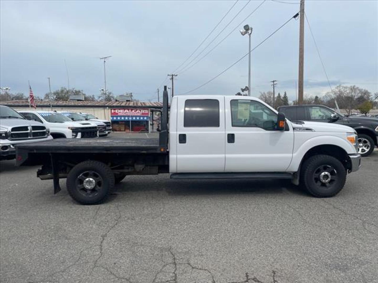 2015 Oxford White Ford F-350 Super Duty XLT (1FT8W3B62FE) with an 6.2L 6.2L Flex Fuel V8 316hp 397ft. lbs. Sequential Electronic Fuel Injection engine, 6-Speed Shiftable Automatic transmission, located at 800 Riverside Ave, Roseville, CA, 95678, 916-773-4549 & Toll Free: 866-719-4393, 38.732265, -121.291039 - 4X4 CREW CAB XLT FLATBED 8'X7' SERVICE RECORDS ON CLEAN CARFAX - Photo#6