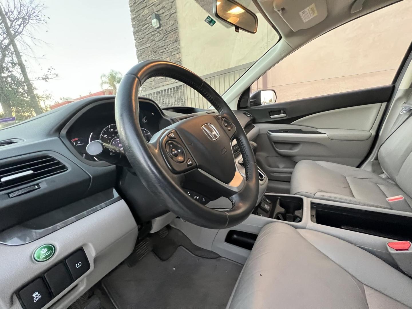 2015 BLUE /GRAY Honda CR-V EX-L 2WD (2HKRM3H70FH) with an 2.4L L4 DOHC 16V engine, Continuously Variable Transmission transmission, located at 30 S. Berkeley Avenue, Pasadena, CA, 91107, (626) 248-7567, 34.145447, -118.109398 - 2015 Honda CR-V EX-L – Blue Exterior | Gray Interior | Reliable SUV with Easy In-House Financing Take home this clean and dependable 2015 Honda CR-V EX-L, finished in a beautiful Blue exterior with a Gray leather interior. Known for its reliability, comfort, and resale value, the CR-V is one of - Photo#5