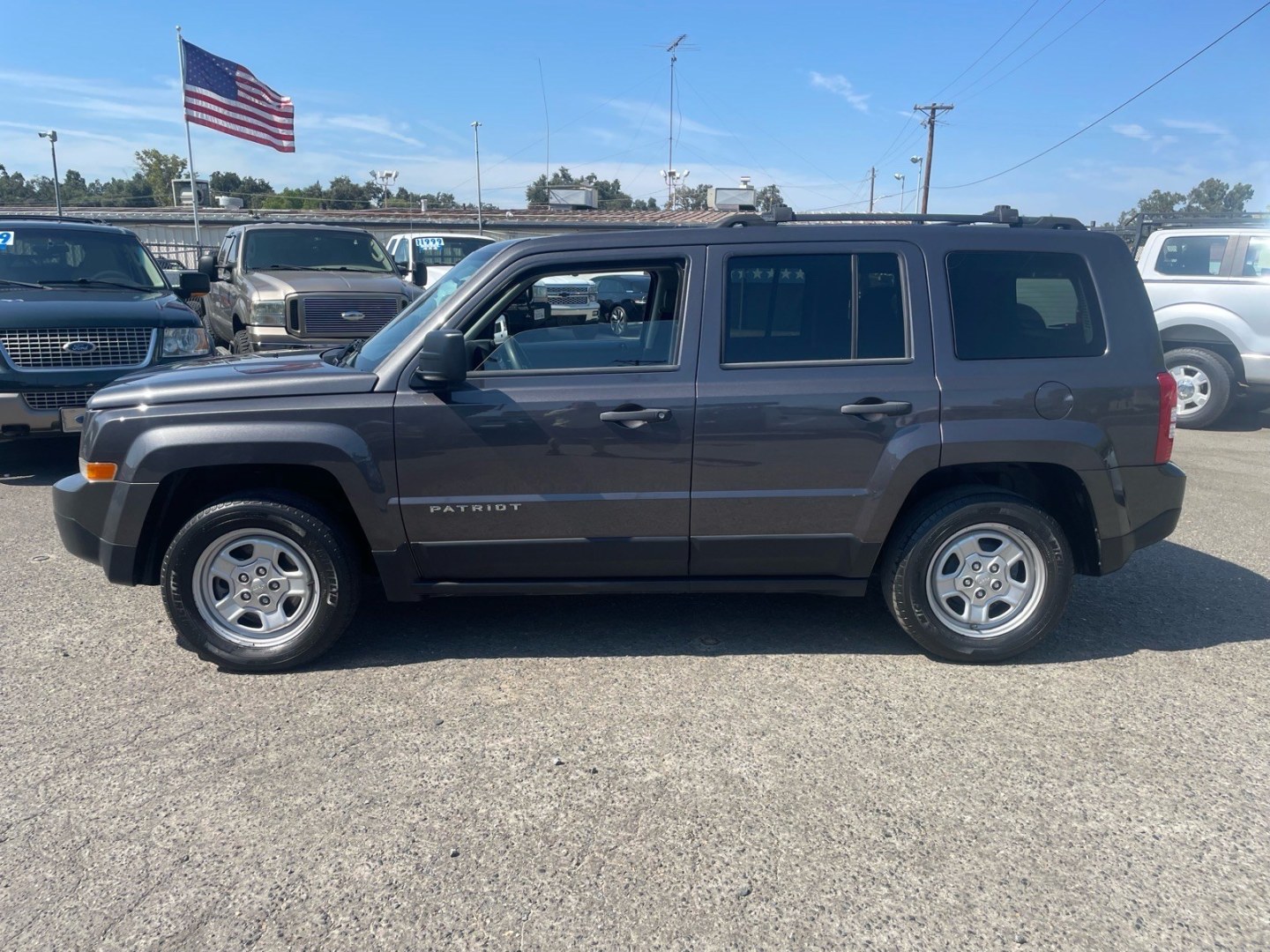 2015 Billet Silver Metallic Clear Coat Jeep Patriot Sport (1C4NJPBB5FD) with an 2.4L 2.4L I4 172hp 165ft. lbs. Sequential Multiport Fuel Injection engine, 5-Speed Manual transmission, located at 800 Riverside Ave, Roseville, CA, 95678, 916-773-4549 & Toll Free: 866-719-4393, 38.732265, -121.291039 - SPORT LOW MILES MANUAL TRANSMISSION- Photo#1
