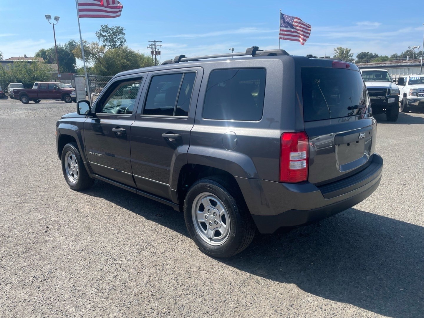 2015 Billet Silver Metallic Clear Coat Jeep Patriot Sport (1C4NJPBB5FD) with an 2.4L 2.4L I4 172hp 165ft. lbs. Sequential Multiport Fuel Injection engine, 5-Speed Manual transmission, located at 800 Riverside Ave, Roseville, CA, 95678, 916-773-4549 & Toll Free: 866-719-4393, 38.732265, -121.291039 - SPORT LOW MILES MANUAL TRANSMISSION- Photo#2