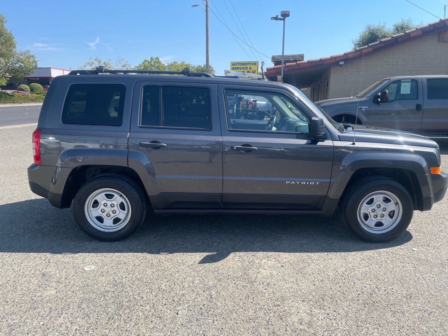 2015 Billet Silver Metallic Clear Coat Jeep Patriot Sport (1C4NJPBB5FD) with an 2.4L 2.4L I4 172hp 165ft. lbs. Sequential Multiport Fuel Injection engine, 5-Speed Manual transmission, located at 800 Riverside Ave, Roseville, CA, 95678, 916-773-4549 & Toll Free: 866-719-4393, 38.732265, -121.291039 - SPORT LOW MILES MANUAL TRANSMISSION- Photo#5