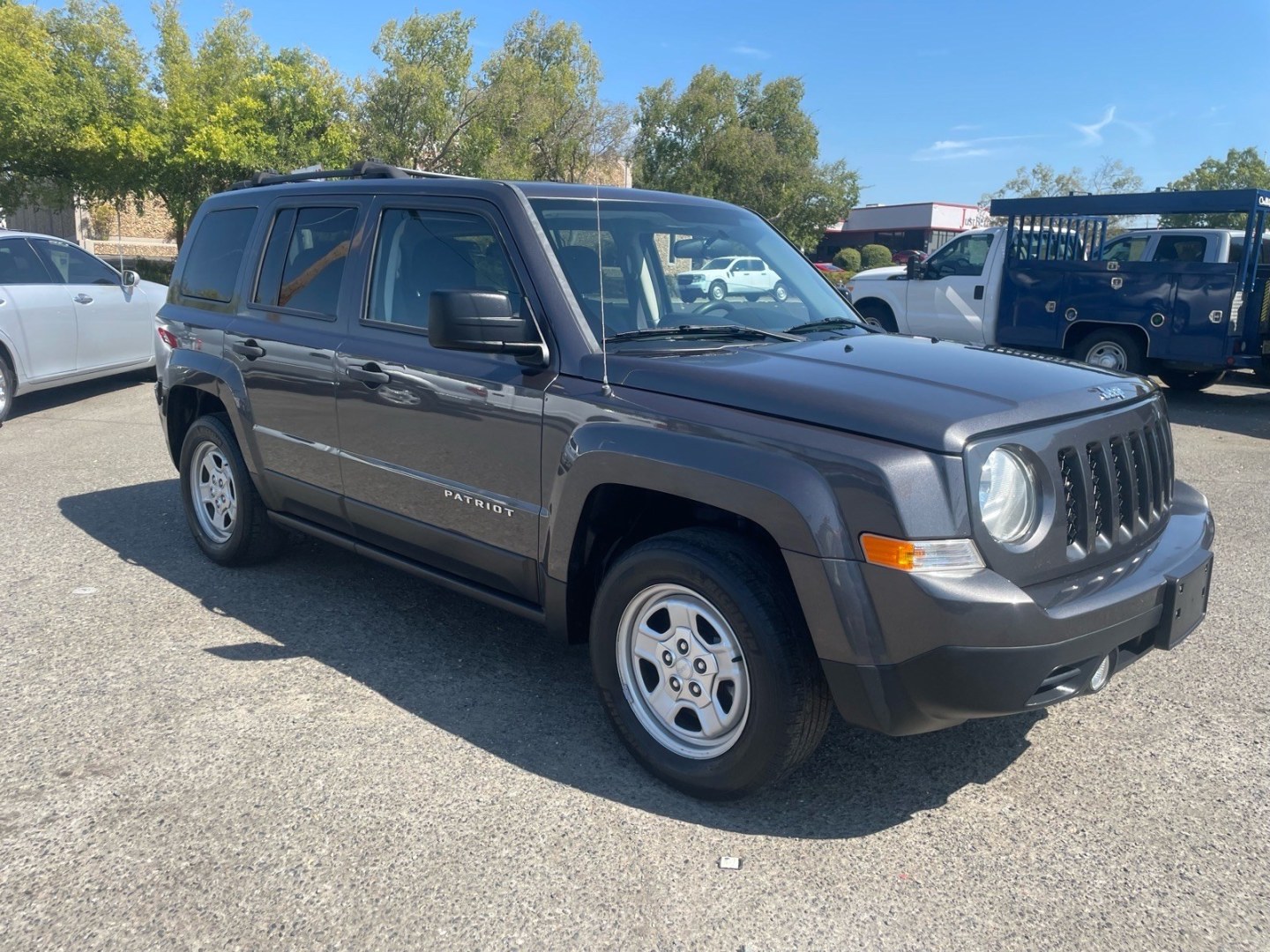 2015 Billet Silver Metallic Clear Coat Jeep Patriot Sport (1C4NJPBB5FD) with an 2.4L 2.4L I4 172hp 165ft. lbs. Sequential Multiport Fuel Injection engine, 5-Speed Manual transmission, located at 800 Riverside Ave, Roseville, CA, 95678, 916-773-4549 & Toll Free: 866-719-4393, 38.732265, -121.291039 - SPORT LOW MILES MANUAL TRANSMISSION- Photo#6