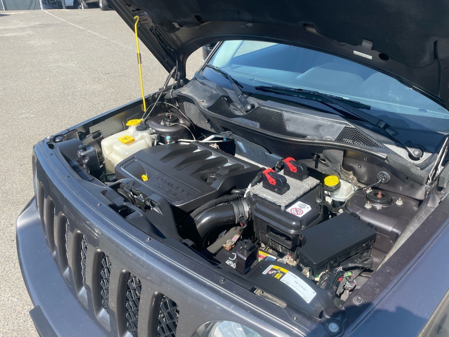 2015 Billet Silver Metallic Clear Coat Jeep Patriot Sport (1C4NJPBB5FD) with an 2.4L 2.4L I4 172hp 165ft. lbs. Sequential Multiport Fuel Injection engine, 5-Speed Manual transmission, located at 800 Riverside Ave, Roseville, CA, 95678, 916-773-4549 & Toll Free: 866-719-4393, 38.732265, -121.291039 - SPORT LOW MILES MANUAL TRANSMISSION- Photo#13