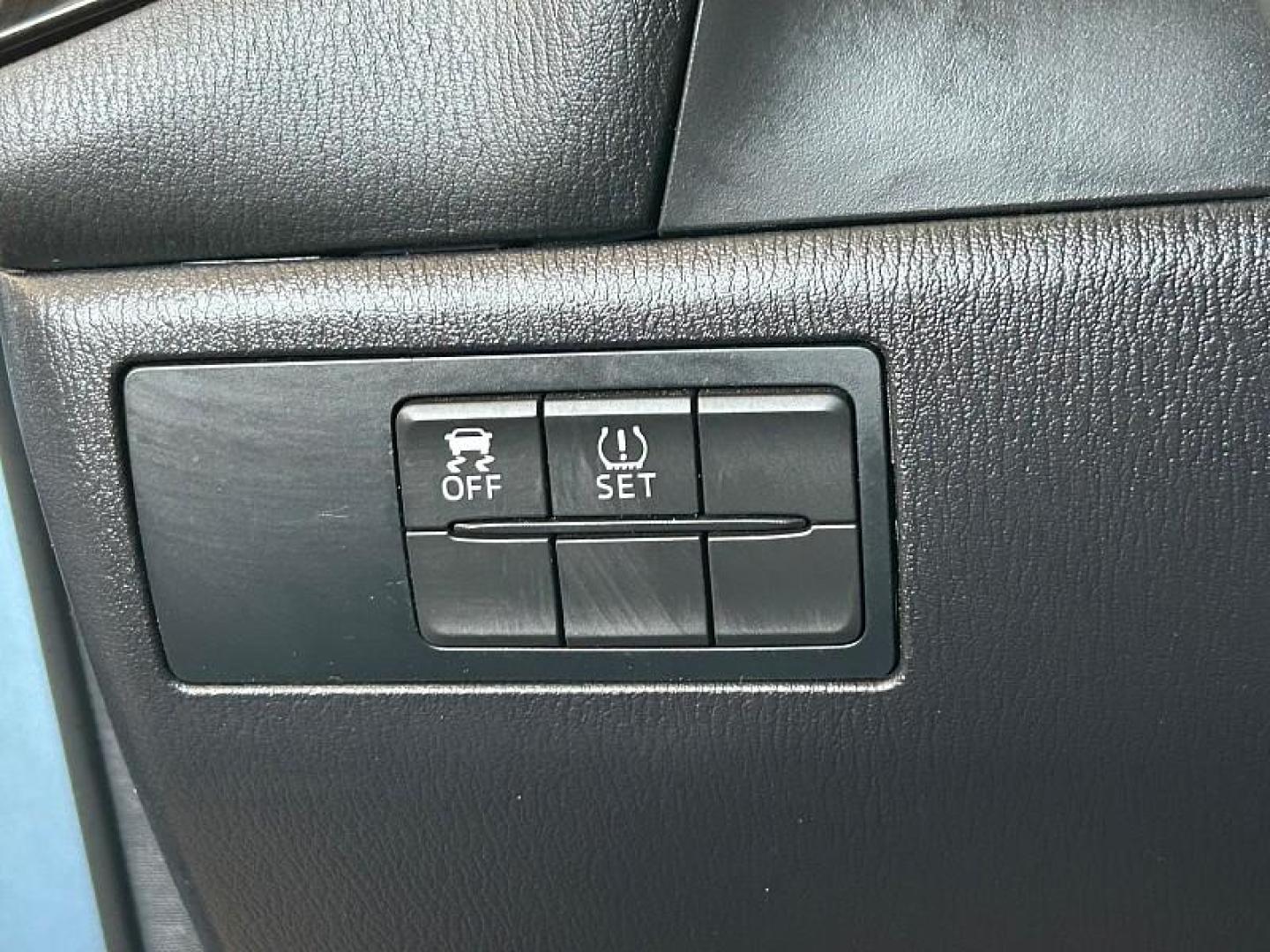 2015 BLUE Mazda Mazda3 (3MZBM1U71FM) with an 4-Cyl SKYACTIV-G 2.0L engine, Auto 6-Spd SKYACTIV-Drv transmission, located at 412 Auto Vista Drive, Palmdale, 93551, (661) 945-0620, 34.592636, -118.136681 - Photo#25