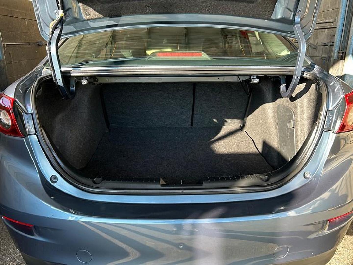 2015 BLUE Mazda Mazda3 (3MZBM1U71FM) with an 4-Cyl SKYACTIV-G 2.0L engine, Auto 6-Spd SKYACTIV-Drv transmission, located at 412 Auto Vista Drive, Palmdale, 93551, (661) 945-0620, 34.592636, -118.136681 - Photo#27