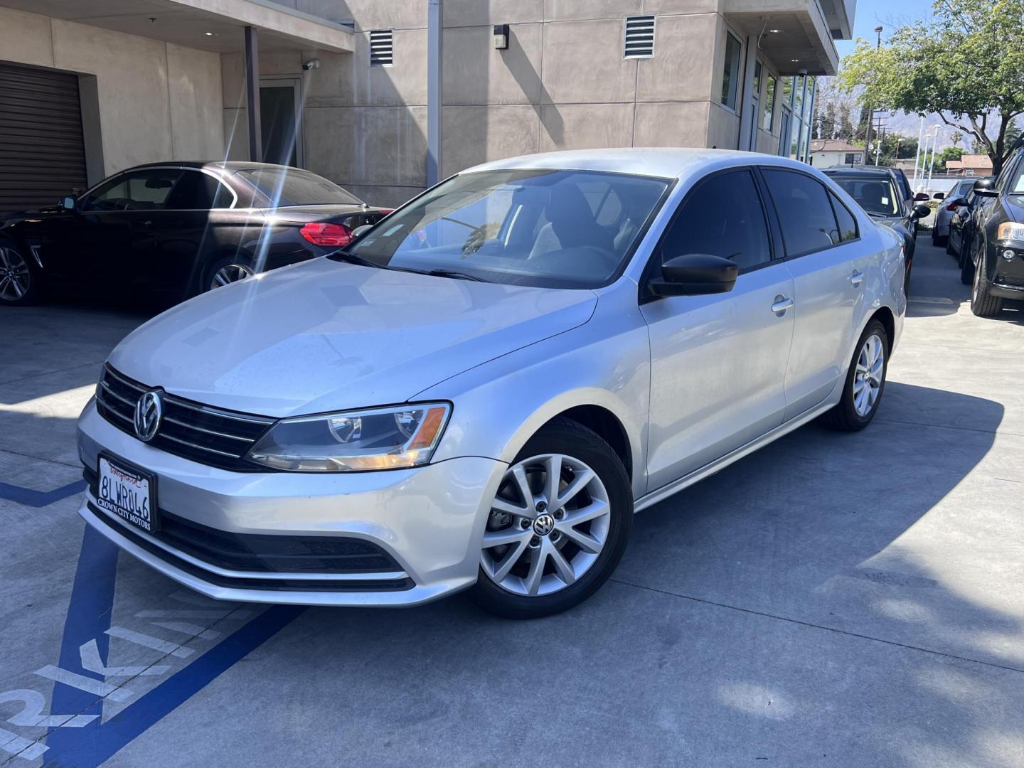 2015 SILVER /BLK Volkswagen Jetta SE (3VWD17AJ5FM) with an L4, 1.8L; DOHC 16V; Turbo engine, Automatic transmission, located at 30 S. Berkeley Avenue, Pasadena, CA, 91107, (626) 248-7567, 34.145447, -118.109398 - 2015 Volkswagen Jetta SE – Buy Here Pay Here – $995 Down – Bad Credit OK – Crown City Motors Pasadena If you're looking for an affordable, reliable, and fuel-efficient sedan with a touch of European performance and class, the 2015 Volkswagen Jetta SE is the perfect choice. Now available at - Photo#0