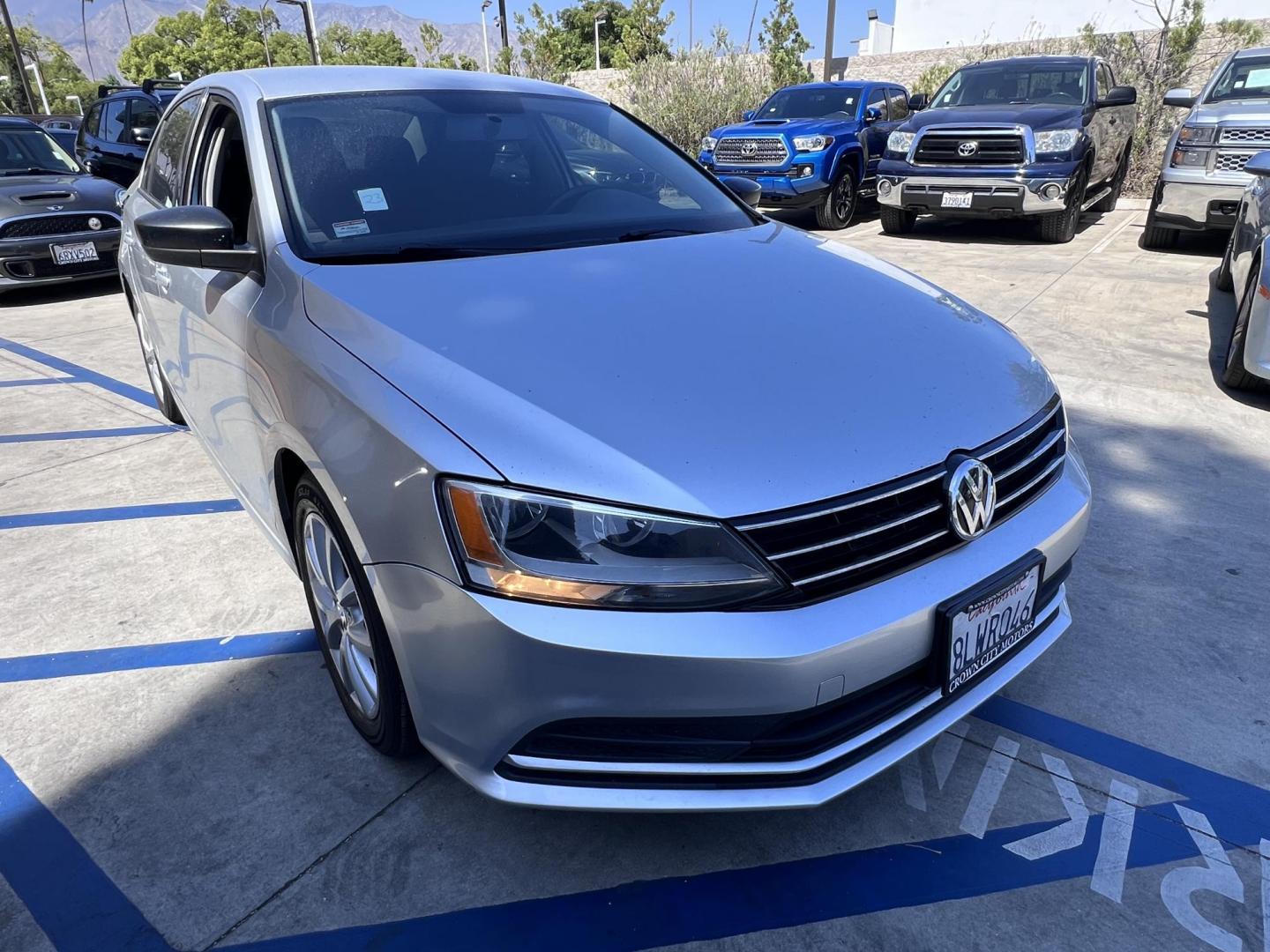 2015 SILVER /BLK Volkswagen Jetta SE (3VWD17AJ5FM) with an L4, 1.8L; DOHC 16V; Turbo engine, Automatic transmission, located at 30 S. Berkeley Avenue, Pasadena, CA, 91107, (626) 248-7567, 34.145447, -118.109398 - 2015 Volkswagen Jetta SE – Buy Here Pay Here – $995 Down – Bad Credit OK – Crown City Motors Pasadena If you're looking for an affordable, reliable, and fuel-efficient sedan with a touch of European performance and class, the 2015 Volkswagen Jetta SE is the perfect choice. Now available at - Photo#5
