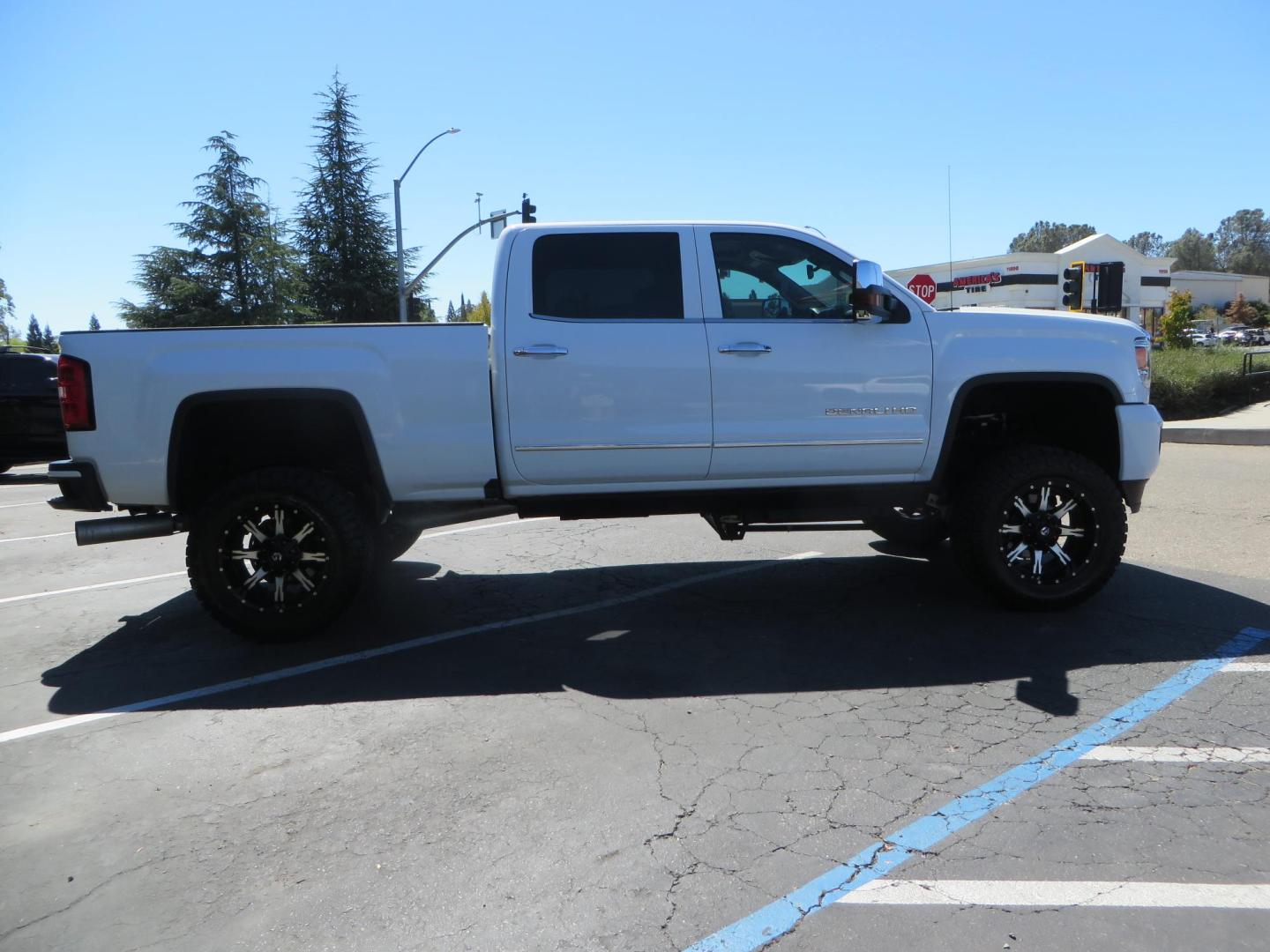 2016 GMC Sierra 2500HD Denali Crew Cab 4WD (1GT12UE8XGF) with an 6.6L V8 OHV 16 DIESEL engine, 6A transmission, located at 2630 Grass Valley Highway, Auburn, CA, 95603, (530) 508-5100, 38.937893, -121.095482 - Lifted Denali 2500 featuring a Pro Comp 6" lift kit, 20" Fuel Nutz wheels, 35" Nitto Ridge Grappler tires, Amp power steps, and Weathertech floor liners. - Photo#4