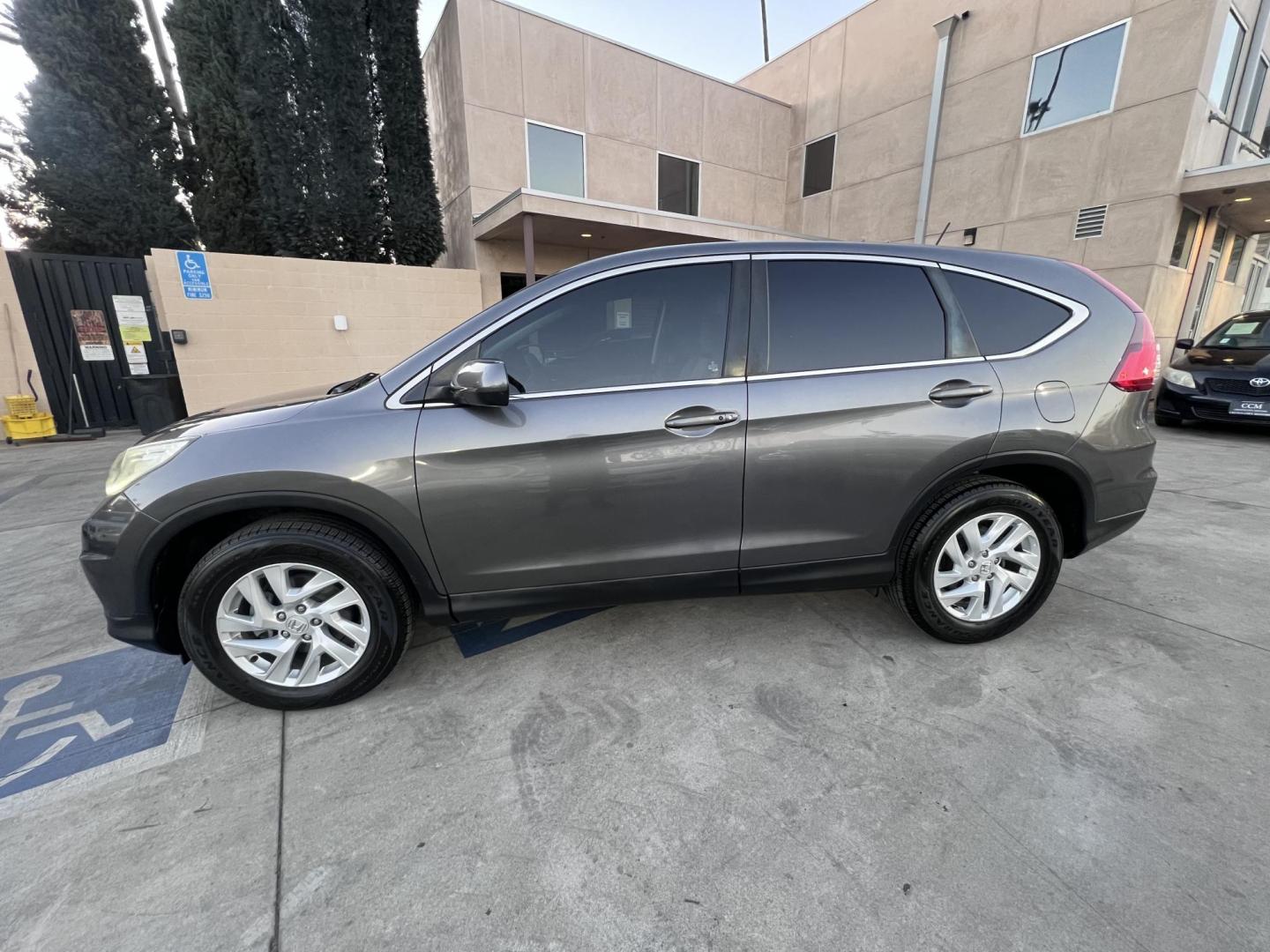 2016 Urban Titanium Metallic: /Gray Honda CR-V EX 2WD (3CZRM3H50GG) with an 2.4L L4 DOHC 16V engine, CVT transmission, located at 30 S. Berkeley Avenue, Pasadena, CA, 91107, (626) 248-7567, 34.145447, -118.109398 - 2016 Honda CR-V EX-L – Reliable, Stylish, and Affordable with Flexible Financing The 2016 Honda CR-V EX-L is the perfect blend of reliability, practicality, and comfort, making it an excellent choice for families, commuters, and adventurers alike. With its sleek design, fuel-efficient performan - Photo#2