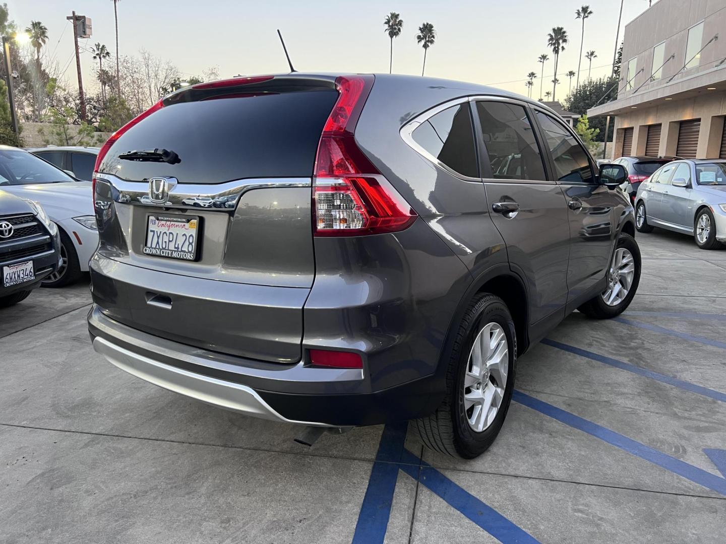 2016 Urban Titanium Metallic: /Gray Honda CR-V EX 2WD (3CZRM3H50GG) with an 2.4L L4 DOHC 16V engine, CVT transmission, located at 30 S. Berkeley Avenue, Pasadena, CA, 91107, (626) 248-7567, 34.145447, -118.109398 - 2016 Honda CR-V EX-L – Reliable, Stylish, and Affordable with Flexible Financing The 2016 Honda CR-V EX-L is the perfect blend of reliability, practicality, and comfort, making it an excellent choice for families, commuters, and adventurers alike. With its sleek design, fuel-efficient performan - Photo#3