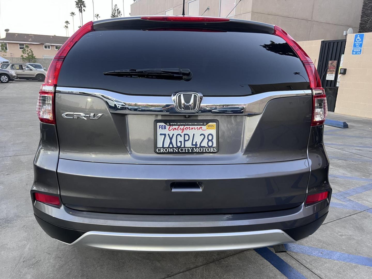 2016 Urban Titanium Metallic: /Gray Honda CR-V EX 2WD (3CZRM3H50GG) with an 2.4L L4 DOHC 16V engine, CVT transmission, located at 30 S. Berkeley Avenue, Pasadena, CA, 91107, (626) 248-7567, 34.145447, -118.109398 - 2016 Honda CR-V EX-L – Reliable, Stylish, and Affordable with Flexible Financing The 2016 Honda CR-V EX-L is the perfect blend of reliability, practicality, and comfort, making it an excellent choice for families, commuters, and adventurers alike. With its sleek design, fuel-efficient performan - Photo#4