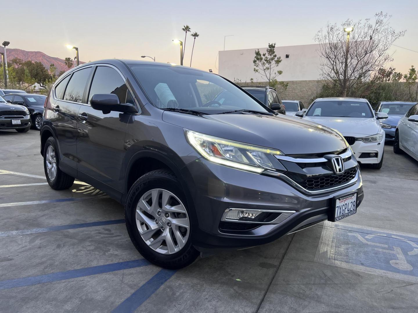 2016 Urban Titanium Metallic: /Gray Honda CR-V EX 2WD (3CZRM3H50GG) with an 2.4L L4 DOHC 16V engine, CVT transmission, located at 30 S. Berkeley Avenue, Pasadena, CA, 91107, (626) 248-7567, 34.145447, -118.109398 - 2016 Honda CR-V EX-L – Reliable, Stylish, and Affordable with Flexible Financing The 2016 Honda CR-V EX-L is the perfect blend of reliability, practicality, and comfort, making it an excellent choice for families, commuters, and adventurers alike. With its sleek design, fuel-efficient performan - Photo#5