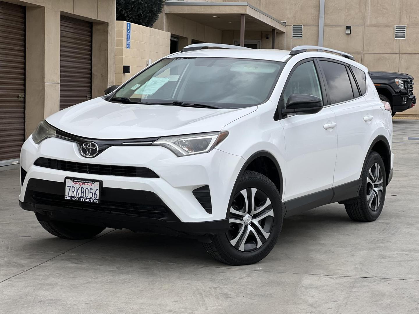2016 White /Black Toyota RAV4 LE FWD (2T3ZFREV2GW) with an 2.5L L4 DOHC 16V engine, 6A transmission, located at 30 S. Berkeley Avenue, Pasadena, CA, 91107, (626) 248-7567, 34.145447, -118.109398 - 2016 Toyota RAV4 LE FWD – Reliable Compact SUV at Crown City Motors Are you searching for a dependable, stylish, and affordable compact SUV? Look no further than the 2016 Toyota RAV4 LE FWD, available now at Crown City Motors, located at 30 S Berkeley Ave, Pasadena, CA 91107. This popular crossov - Photo#6