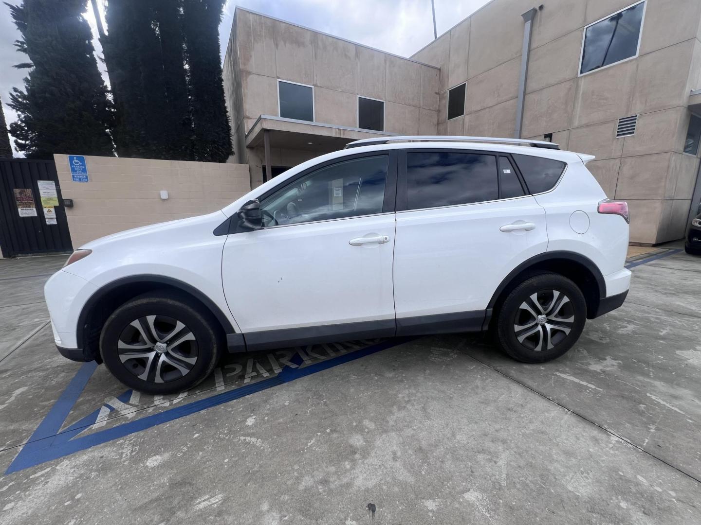 2016 White /Black Toyota RAV4 LE FWD (2T3ZFREV2GW) with an 2.5L L4 DOHC 16V engine, 6A transmission, located at 30 S. Berkeley Avenue, Pasadena, CA, 91107, (626) 248-7567, 34.145447, -118.109398 - 2016 Toyota RAV4 LE FWD – Reliable Compact SUV at Crown City Motors Are you searching for a dependable, stylish, and affordable compact SUV? Look no further than the 2016 Toyota RAV4 LE FWD, available now at Crown City Motors, located at 30 S Berkeley Ave, Pasadena, CA 91107. This popular crossov - Photo#2