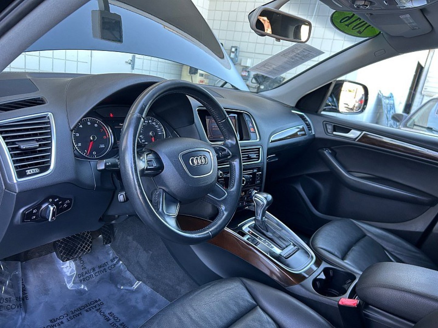 2016 BLACK Audi Q5 (WA1C2AFP2GA) with an 4-Cyl Turbo 2.0 Liter engine, Auto 8-Spd Tiptronic Spt transmission, located at 412 Auto Vista Drive, Palmdale, 93551, (661) 945-0620, 34.592636, -118.136681- Photo#9