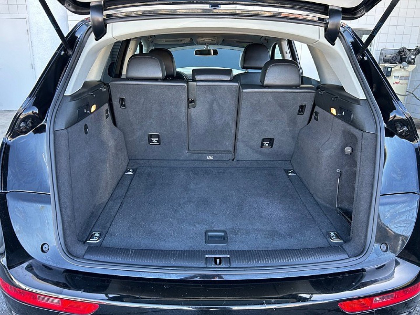 2016 BLACK Audi Q5 (WA1C2AFP2GA) with an 4-Cyl Turbo 2.0 Liter engine, Auto 8-Spd Tiptronic Spt transmission, located at 412 Auto Vista Drive, Palmdale, 93551, (661) 945-0620, 34.592636, -118.136681- Photo#20