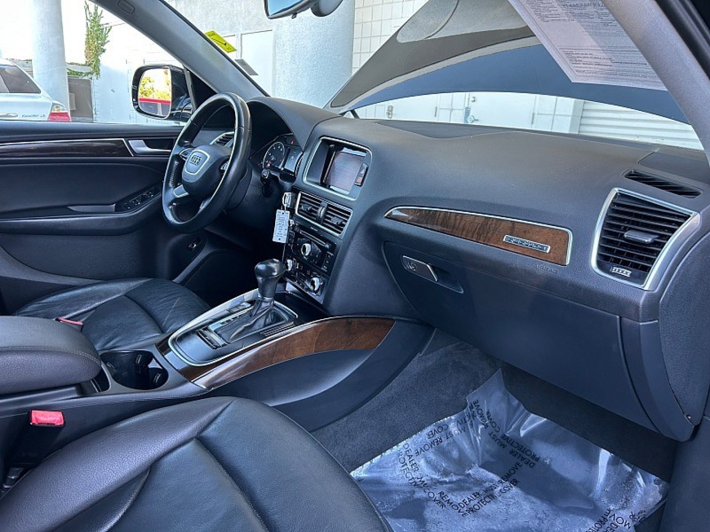 2016 BLACK Audi Q5 (WA1C2AFP2GA) with an 4-Cyl Turbo 2.0 Liter engine, Auto 8-Spd Tiptronic Spt transmission, located at 412 Auto Vista Drive, Palmdale, 93551, (661) 945-0620, 34.592636, -118.136681- Photo#22