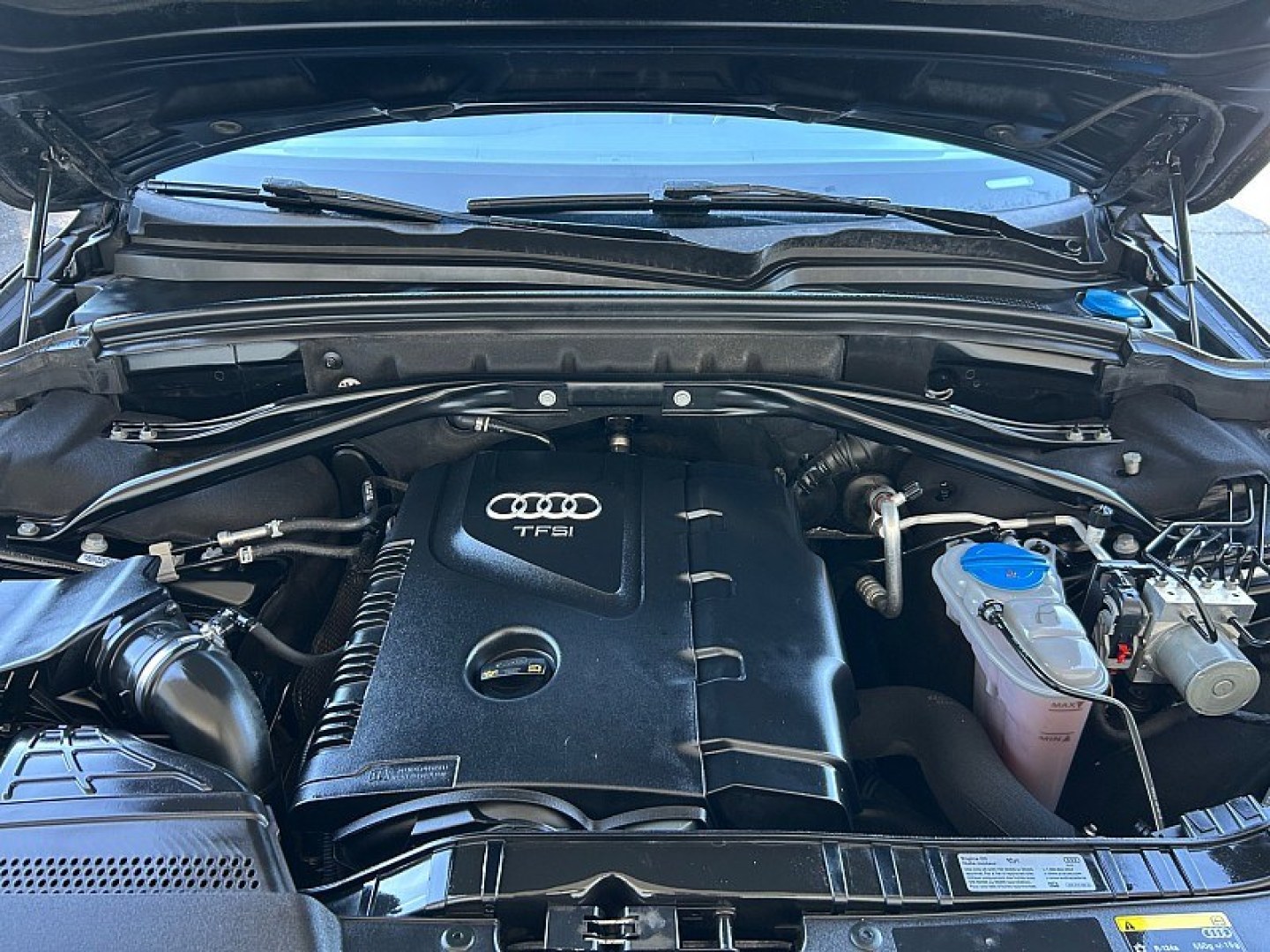 2016 BLACK Audi Q5 (WA1C2AFP2GA) with an 4-Cyl Turbo 2.0 Liter engine, Auto 8-Spd Tiptronic Spt transmission, located at 412 Auto Vista Drive, Palmdale, 93551, (661) 945-0620, 34.592636, -118.136681- Photo#25