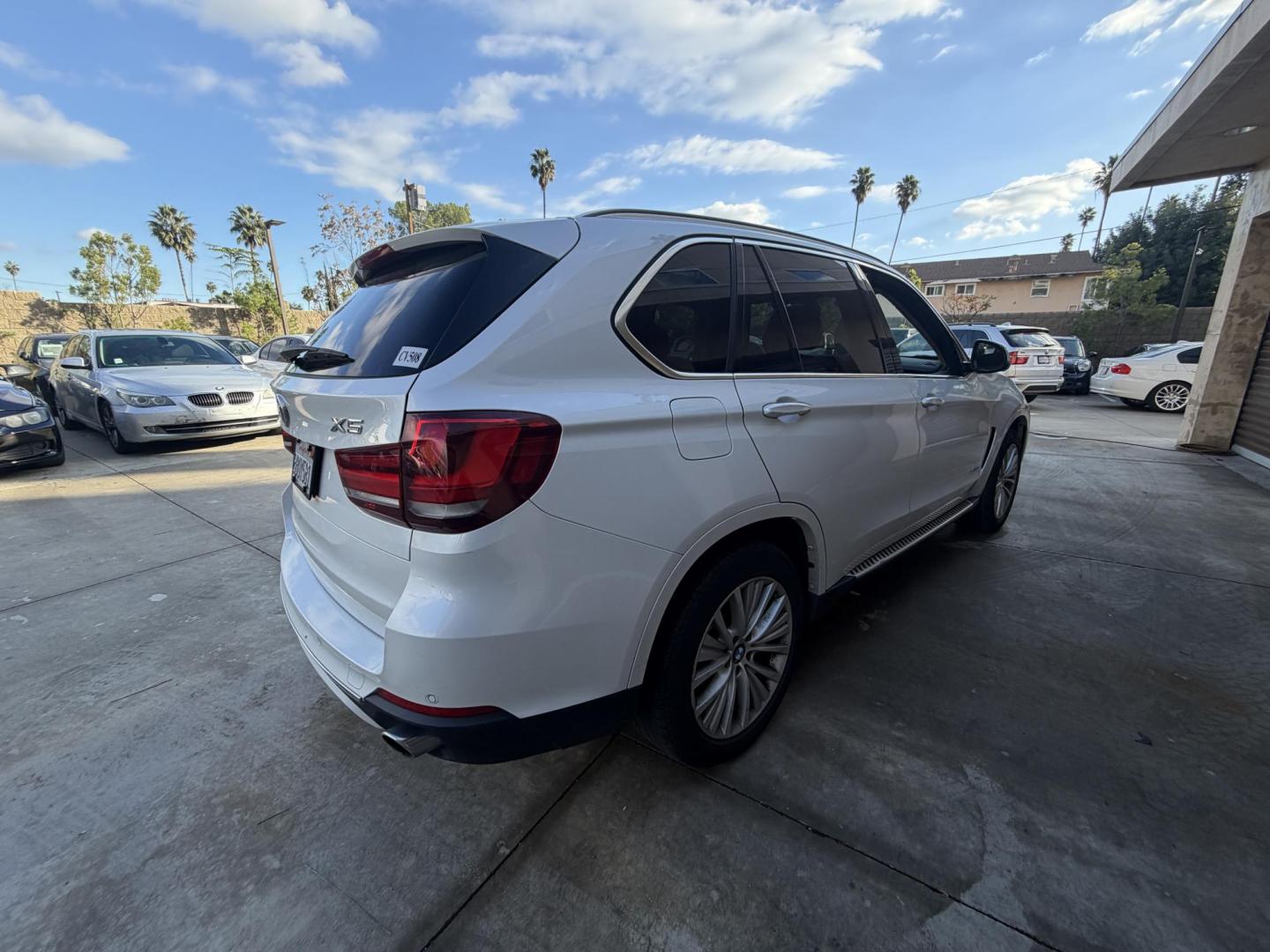 2016 Alpine White /Black BMW X5 xDrive35i (5UXKR0C59G0) with an 3.0L L6 DOHC 24V engine, 8A transmission, located at 30 S. Berkeley Avenue, Pasadena, CA, 91107, (626) 248-7567, 34.145447, -118.109398 - 2016 BMW X5 – White – VIN: 5UXKR0C59G0P24798 Luxury SUV with In-House Financing Available – Crown City Motors, Pasadena If you’re searching for a luxury SUV with bad credit financing, this white 2016 BMW X5 is a standout option. Available now at Crown City Motors in Pasadena, this prem - Photo#4