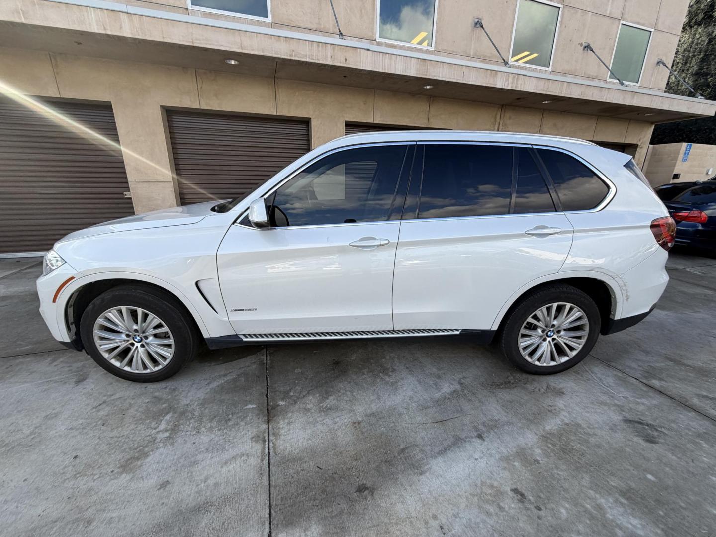 2016 Alpine White /Black BMW X5 xDrive35i (5UXKR0C59G0) with an 3.0L L6 DOHC 24V engine, 8A transmission, located at 30 S. Berkeley Avenue, Pasadena, CA, 91107, (626) 248-7567, 34.145447, -118.109398 - 2016 BMW X5 – White – VIN: 5UXKR0C59G0P24798 Luxury SUV with In-House Financing Available – Crown City Motors, Pasadena If you’re searching for a luxury SUV with bad credit financing, this white 2016 BMW X5 is a standout option. Available now at Crown City Motors in Pasadena, this prem - Photo#7