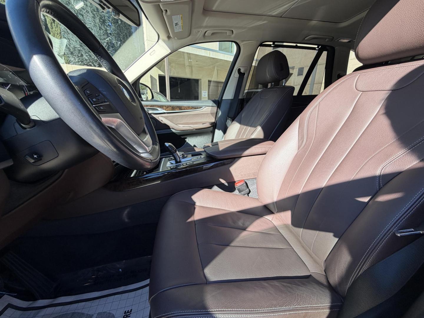 2016 Alpine White /Black BMW X5 xDrive35i (5UXKR0C59G0) with an 3.0L L6 DOHC 24V engine, 8A transmission, located at 30 S. Berkeley Avenue, Pasadena, CA, 91107, (626) 248-7567, 34.145447, -118.109398 - 2016 BMW X5 – White – VIN: 5UXKR0C59G0P24798 Luxury SUV with In-House Financing Available – Crown City Motors, Pasadena If you’re searching for a luxury SUV with bad credit financing, this white 2016 BMW X5 is a standout option. Available now at Crown City Motors in Pasadena, this prem - Photo#14