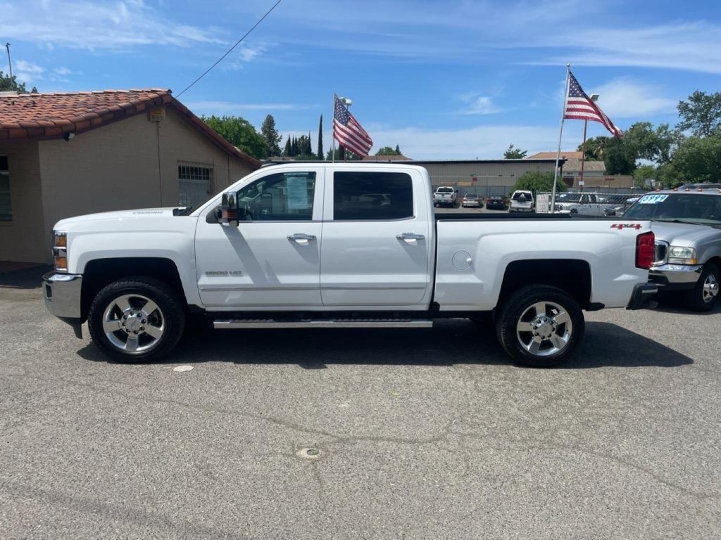 2016 Summit White Chevrolet Silverado 2500HD LTZ (1GC1KWE80GF) with an 6.6L Duramax 6.6L Diesel Turbo V8 397hp 765ft. lbs. Common Rail Direct Injection engine, Allison 1000 6-Speed Shiftable Automatic transmission, located at 800 Riverside Ave, Roseville, CA, 95678, 916-773-4549 & Toll Free: 866-719-4393, 38.732265, -121.291039 - DURAMAX DIESEL CREW CAB 4X4 LTZ LOW MILES MOON ROOF ALLISON TRANSMISSION ONE OWNER - Photo#5