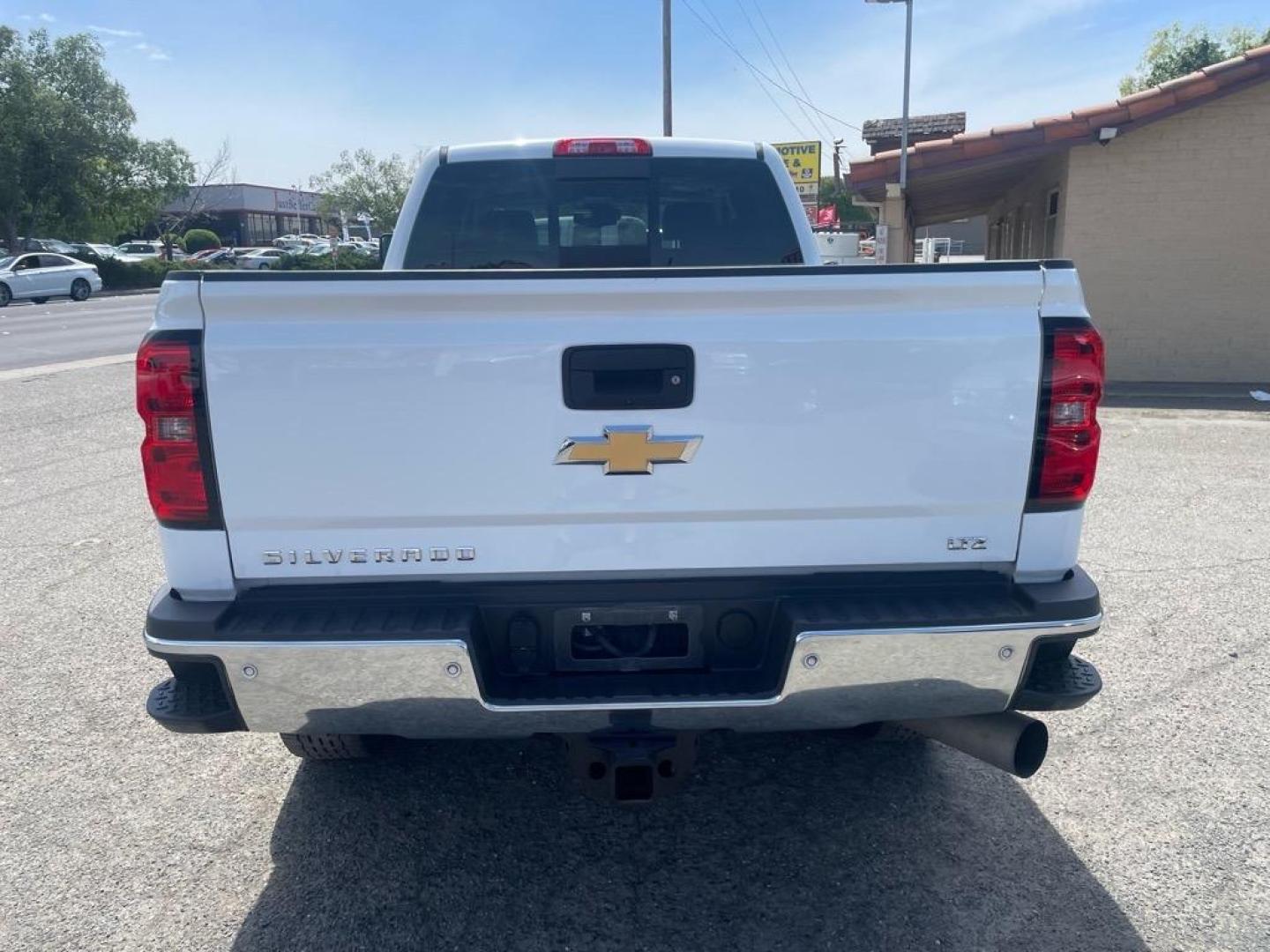 2016 Summit White Chevrolet Silverado 2500HD LTZ (1GC1KWE80GF) with an 6.6L Duramax 6.6L Diesel Turbo V8 397hp 765ft. lbs. Common Rail Direct Injection engine, Allison 1000 6-Speed Shiftable Automatic transmission, located at 800 Riverside Ave, Roseville, CA, 95678, 916-773-4549 & Toll Free: 866-719-4393, 38.732265, -121.291039 - DURAMAX DIESEL CREW CAB 4X4 LTZ LOW MILES MOON ROOF ALLISON TRANSMISSION ONE OWNER - Photo#9