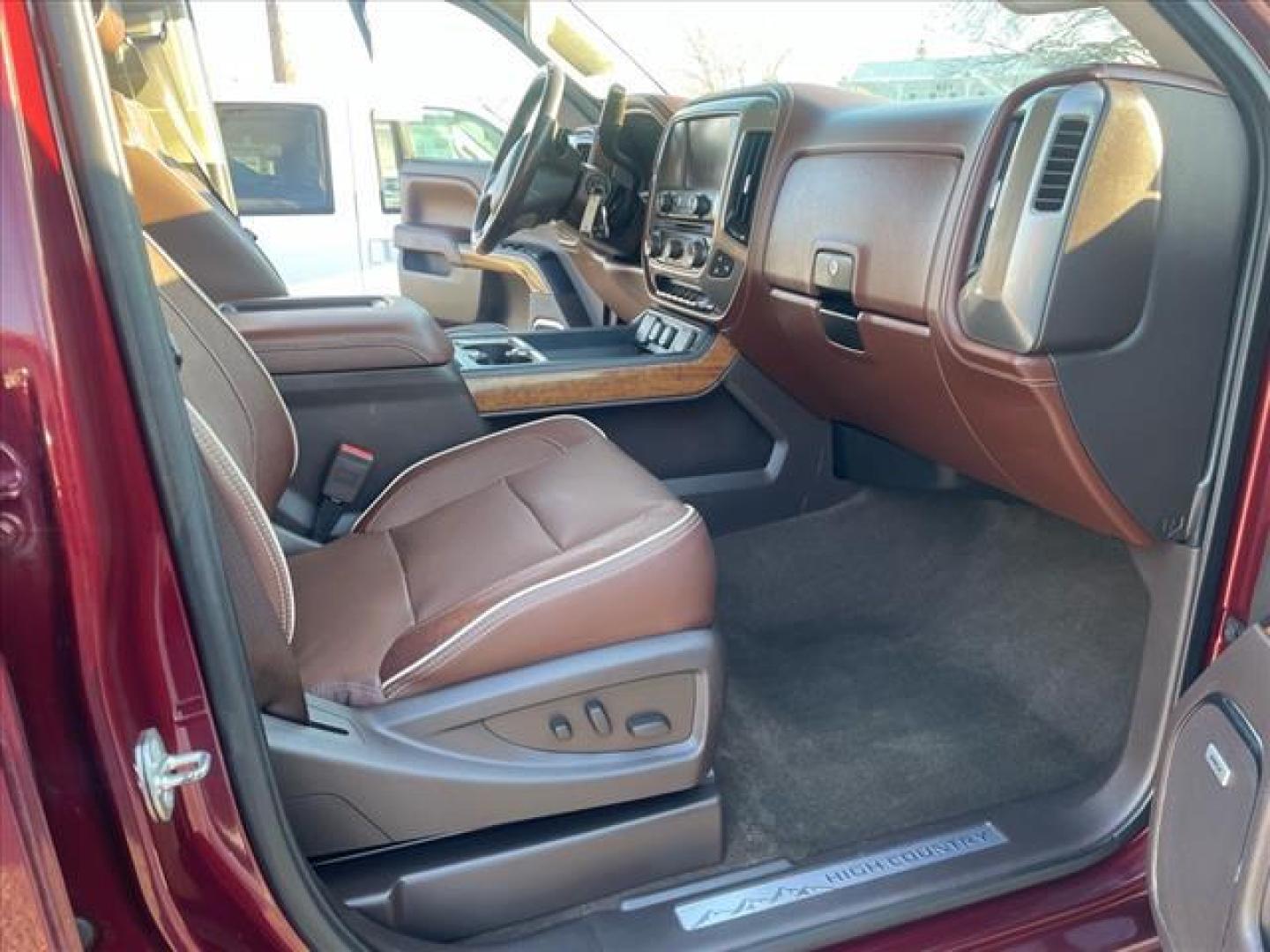2016 Butte Red Metallic Chevrolet Silverado 2500HD High Country (1GC1KXE87GF) with an 6.6L Duramax 6.6L Diesel Turbo V8 397hp 765ft. lbs. Common Rail Direct Injection engine, Allison 1000 6-Speed Shiftable Automatic transmission, located at 800 Riverside Ave, Roseville, CA, 95678, 916-773-4549 & Toll Free: 866-719-4393, 38.732265, -121.291039 - DURAMAX DIESEL CREW CAB 4X4 HIGH COUNTY LIFTED ALLISON TRANSMISSION SERVICE RECORDS ON CLEAN CARFAX - Photo#15