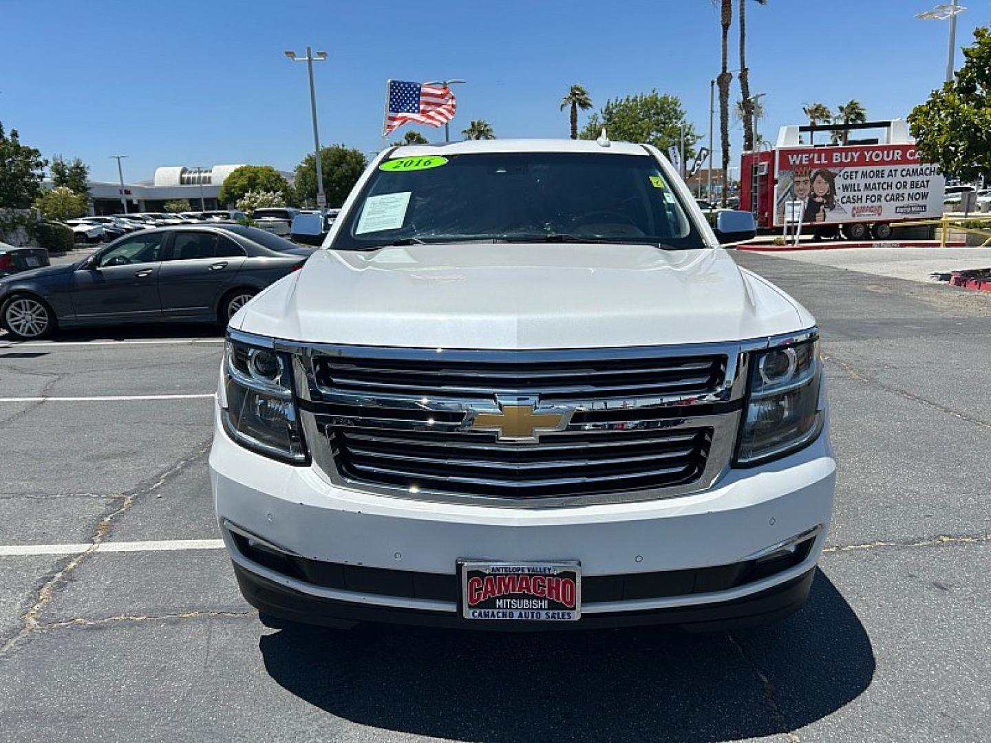 2016 WHITE Chevrolet Suburban (1GNSCJKC4GR) with an V8 EcoTec3 5.3 Liter engine, Automatic 6-Spd w/Overdrive transmission, located at 412 Auto Vista Drive, Palmdale, 93551, (661) 945-0620, 34.592636, -118.136681- Photo#1