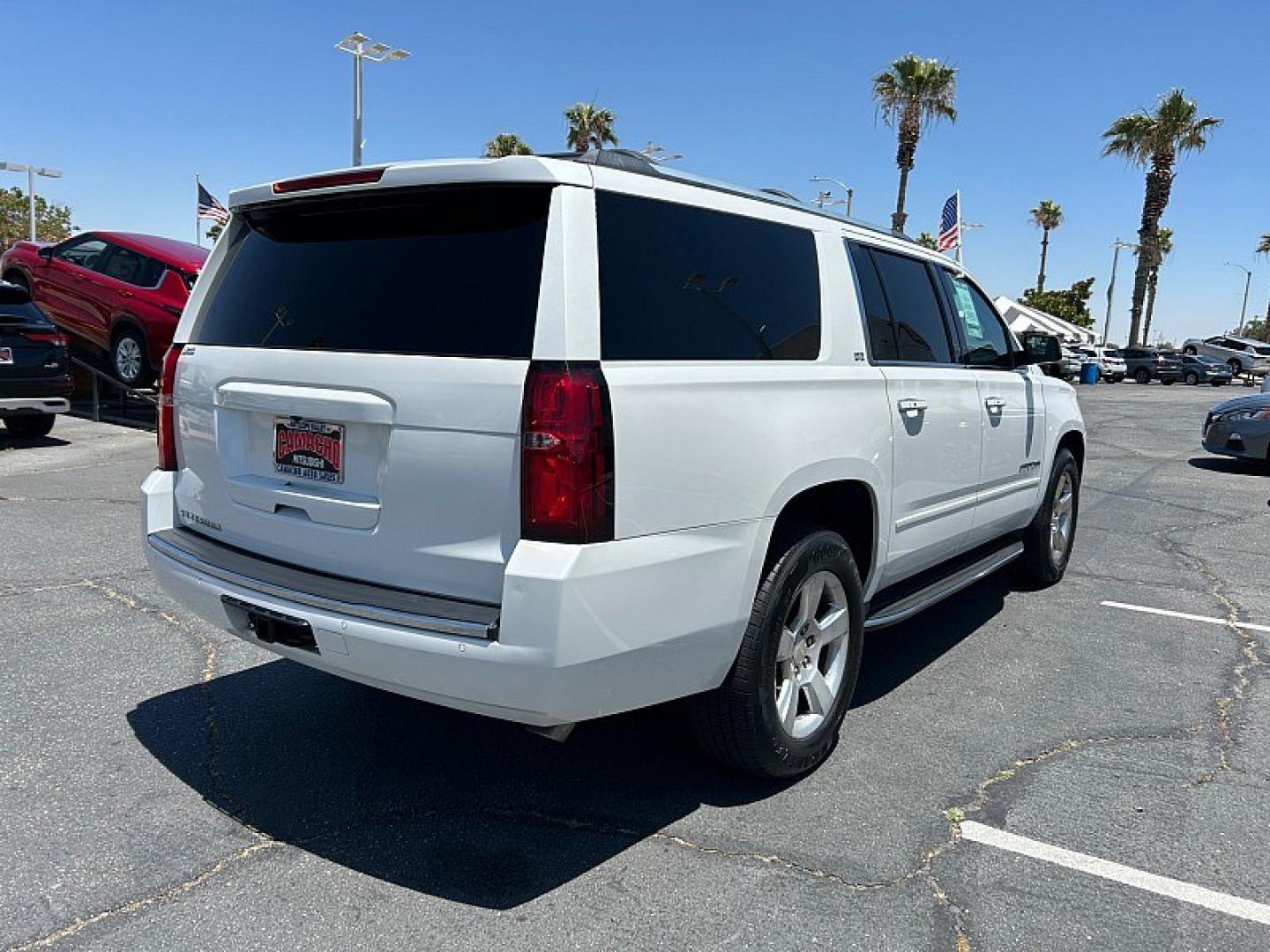 2016 WHITE Chevrolet Suburban (1GNSCJKC4GR) with an V8 EcoTec3 5.3 Liter engine, Automatic 6-Spd w/Overdrive transmission, located at 412 Auto Vista Drive, Palmdale, 93551, (661) 945-0620, 34.592636, -118.136681- Photo#5
