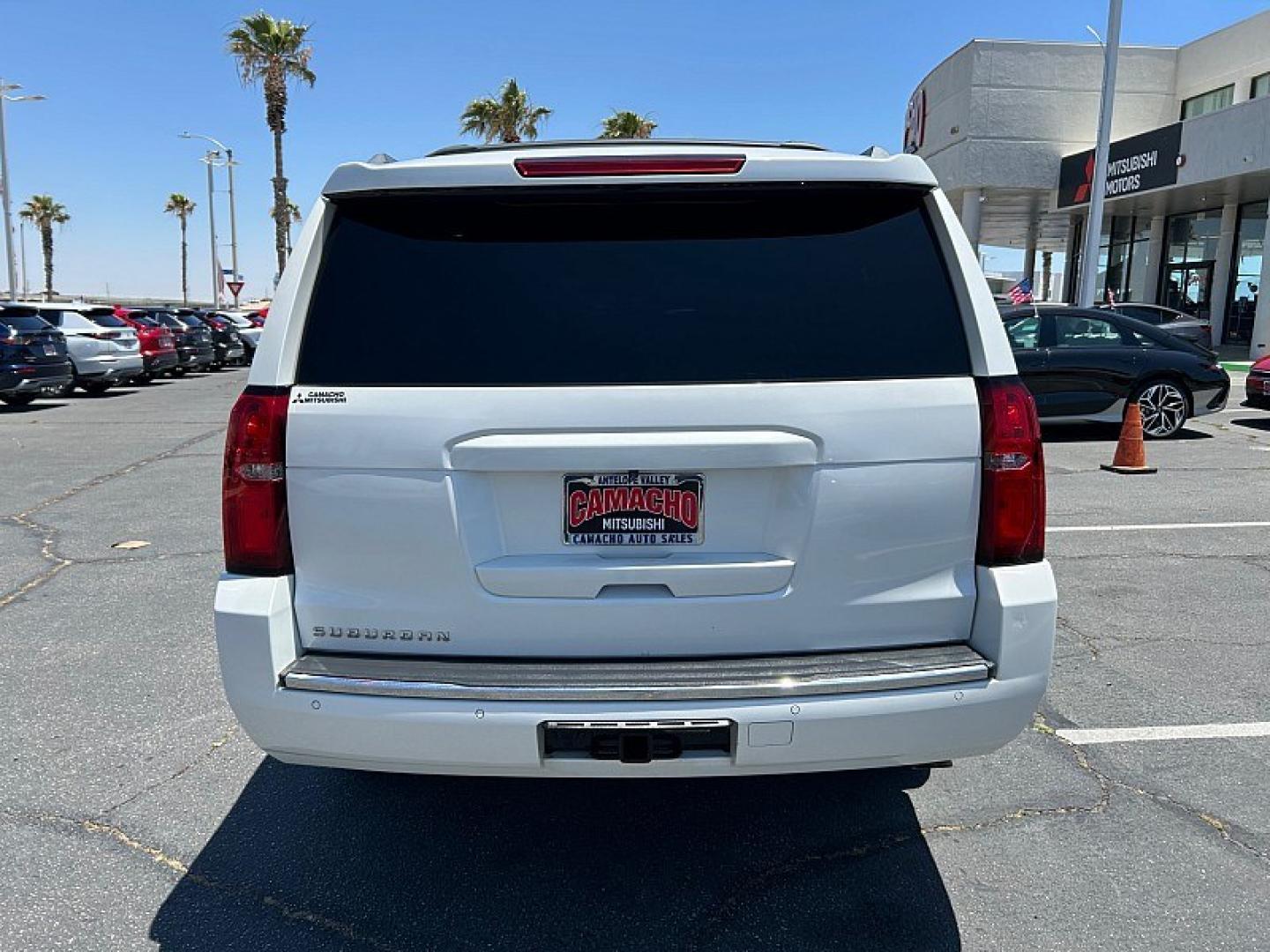 2016 WHITE Chevrolet Suburban (1GNSCJKC4GR) with an V8 EcoTec3 5.3 Liter engine, Automatic 6-Spd w/Overdrive transmission, located at 412 Auto Vista Drive, Palmdale, 93551, (661) 945-0620, 34.592636, -118.136681- Photo#6
