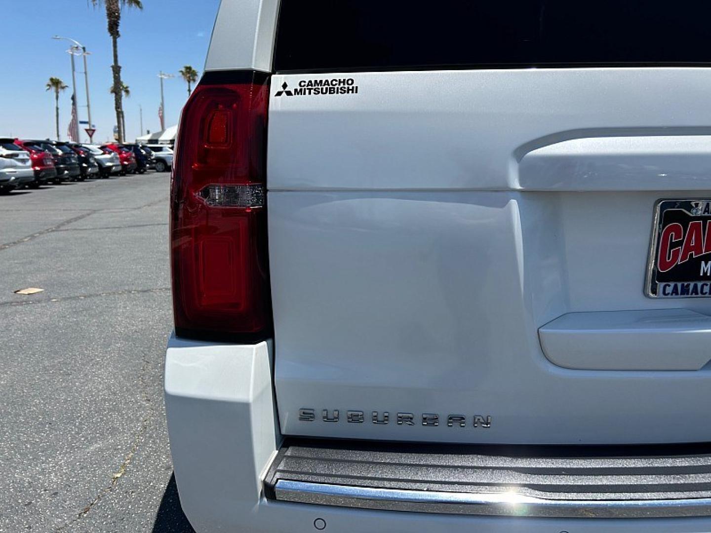 2016 WHITE Chevrolet Suburban (1GNSCJKC4GR) with an V8 EcoTec3 5.3 Liter engine, Automatic 6-Spd w/Overdrive transmission, located at 412 Auto Vista Drive, Palmdale, 93551, (661) 945-0620, 34.592636, -118.136681- Photo#11