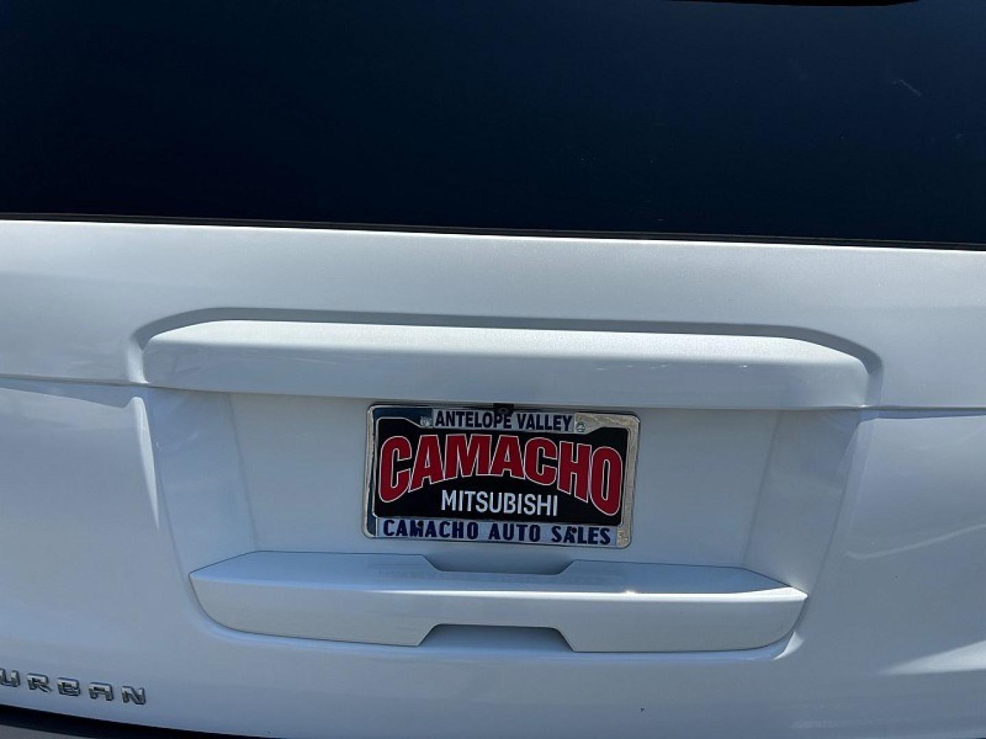 2016 WHITE Chevrolet Suburban (1GNSCJKC4GR) with an V8 EcoTec3 5.3 Liter engine, Automatic 6-Spd w/Overdrive transmission, located at 412 Auto Vista Drive, Palmdale, 93551, (661) 945-0620, 34.592636, -118.136681- Photo#16