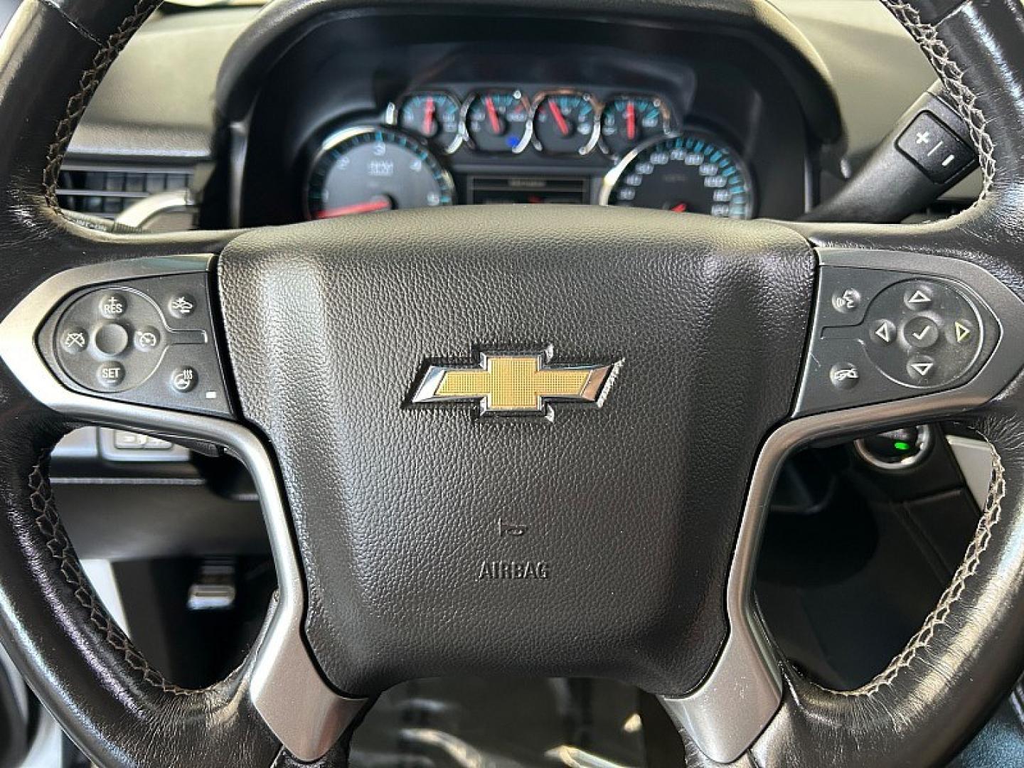 2016 WHITE Chevrolet Suburban (1GNSCJKC4GR) with an V8 EcoTec3 5.3 Liter engine, Automatic 6-Spd w/Overdrive transmission, located at 412 Auto Vista Drive, Palmdale, 93551, (661) 945-0620, 34.592636, -118.136681- Photo#20