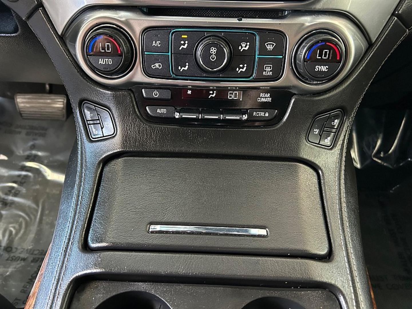 2016 WHITE Chevrolet Suburban (1GNSCJKC4GR) with an V8 EcoTec3 5.3 Liter engine, Automatic 6-Spd w/Overdrive transmission, located at 412 Auto Vista Drive, Palmdale, 93551, (661) 945-0620, 34.592636, -118.136681- Photo#21