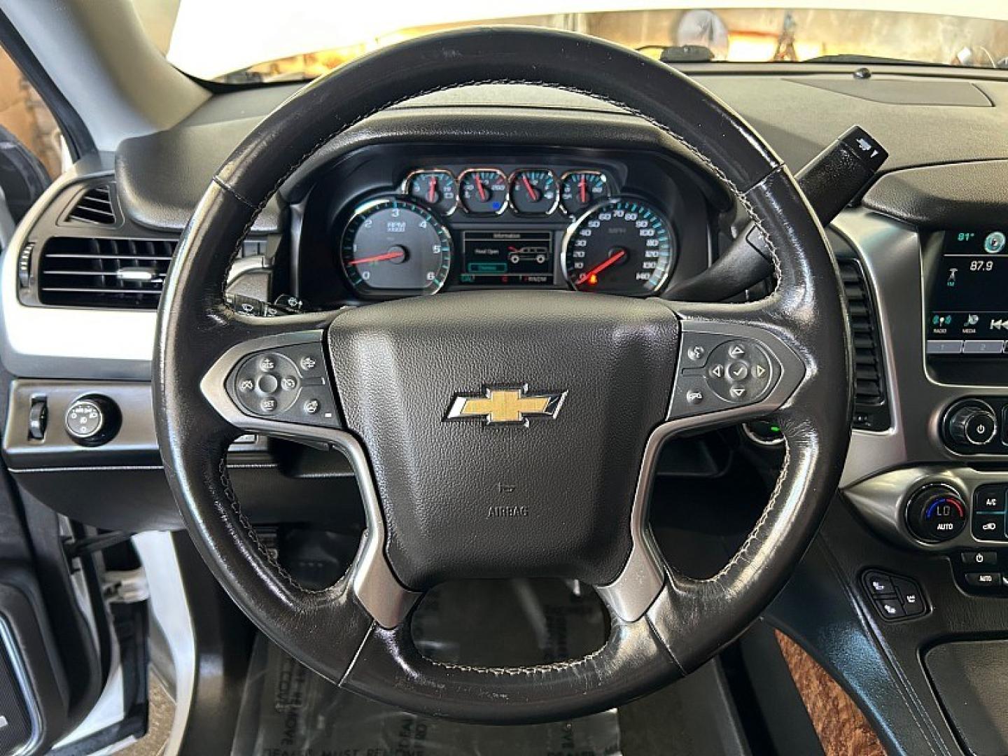2016 WHITE Chevrolet Suburban (1GNSCJKC4GR) with an V8 EcoTec3 5.3 Liter engine, Automatic 6-Spd w/Overdrive transmission, located at 412 Auto Vista Drive, Palmdale, 93551, (661) 945-0620, 34.592636, -118.136681- Photo#23