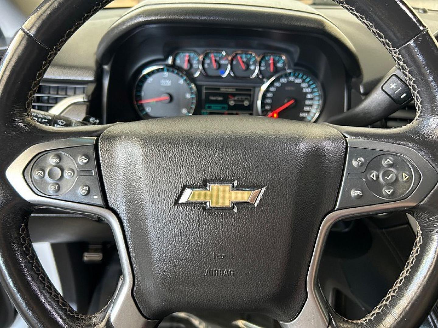 2016 WHITE Chevrolet Suburban (1GNSCJKC4GR) with an V8 EcoTec3 5.3 Liter engine, Automatic 6-Spd w/Overdrive transmission, located at 412 Auto Vista Drive, Palmdale, 93551, (661) 945-0620, 34.592636, -118.136681- Photo#34