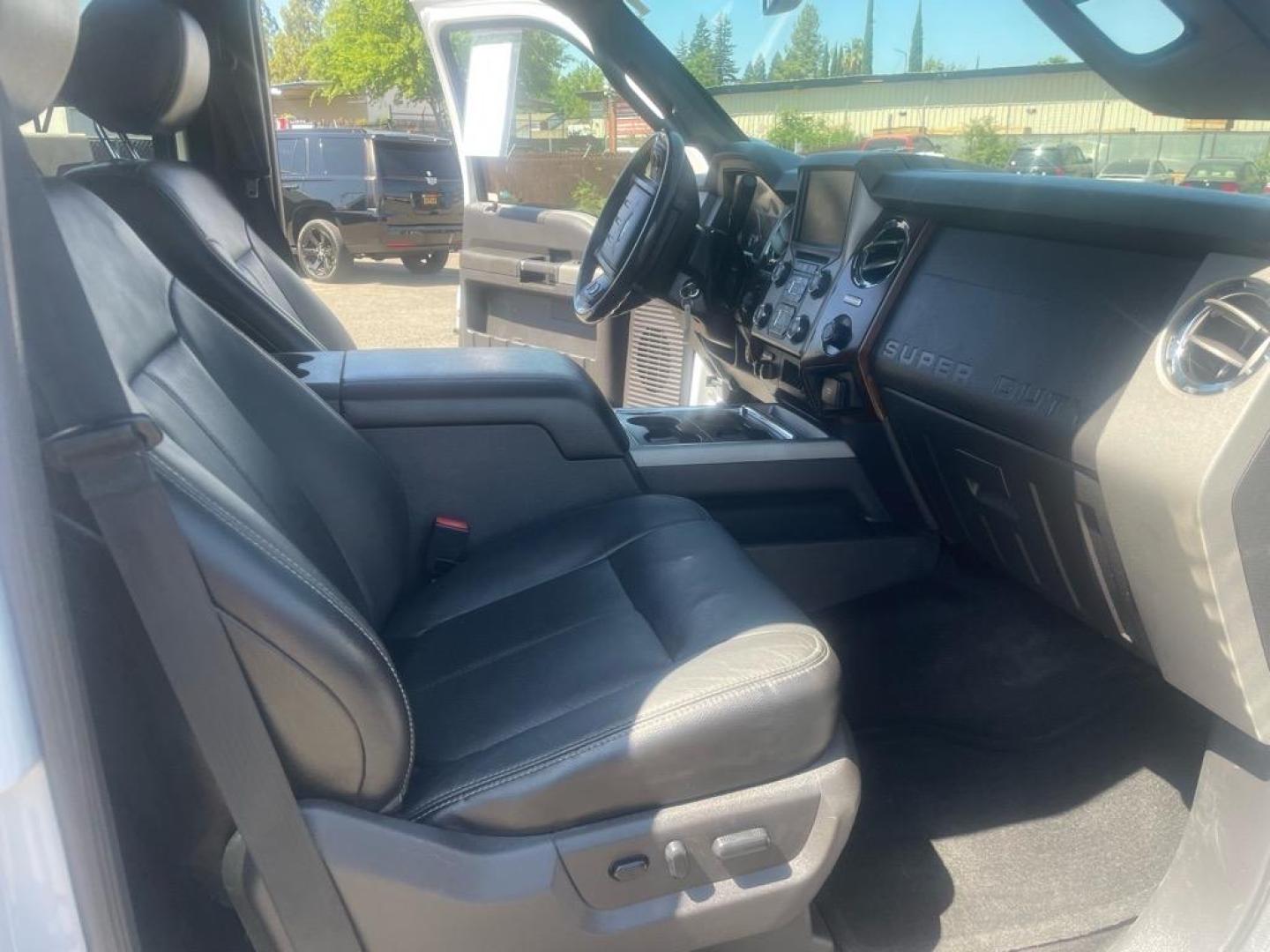 2016 Oxford White Ford F-250 Super Duty Lariat (1FT7W2BT4GE) with an 6.7L Power Stroke 6.7L Biodiesel Turbo V8 440hp 860ft. lbs. Common Rail Direct Injection engine, 6-Speed Shiftable Automatic transmission, located at 800 Riverside Ave, Roseville, CA, 95678, 916-773-4549 & Toll Free: 866-719-4393, 38.732265, -121.291039 - DIESEL CREW CAB 4X4 LARIAT MOON ROOF ONE OWNER SERVICE RECORDS ON CLEAN CARFAX - Photo#11